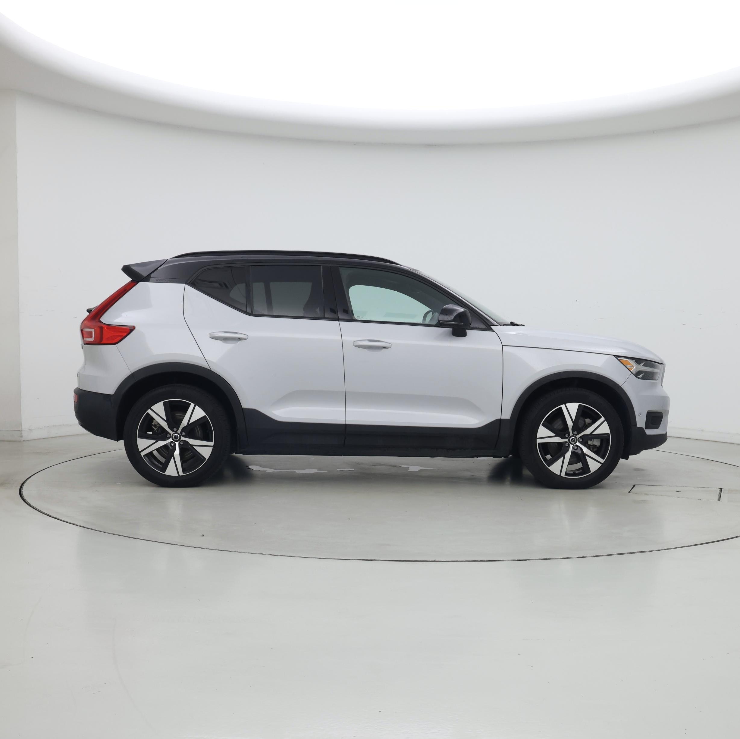 Thumbnail: 2022 Volvo XC40 - 7