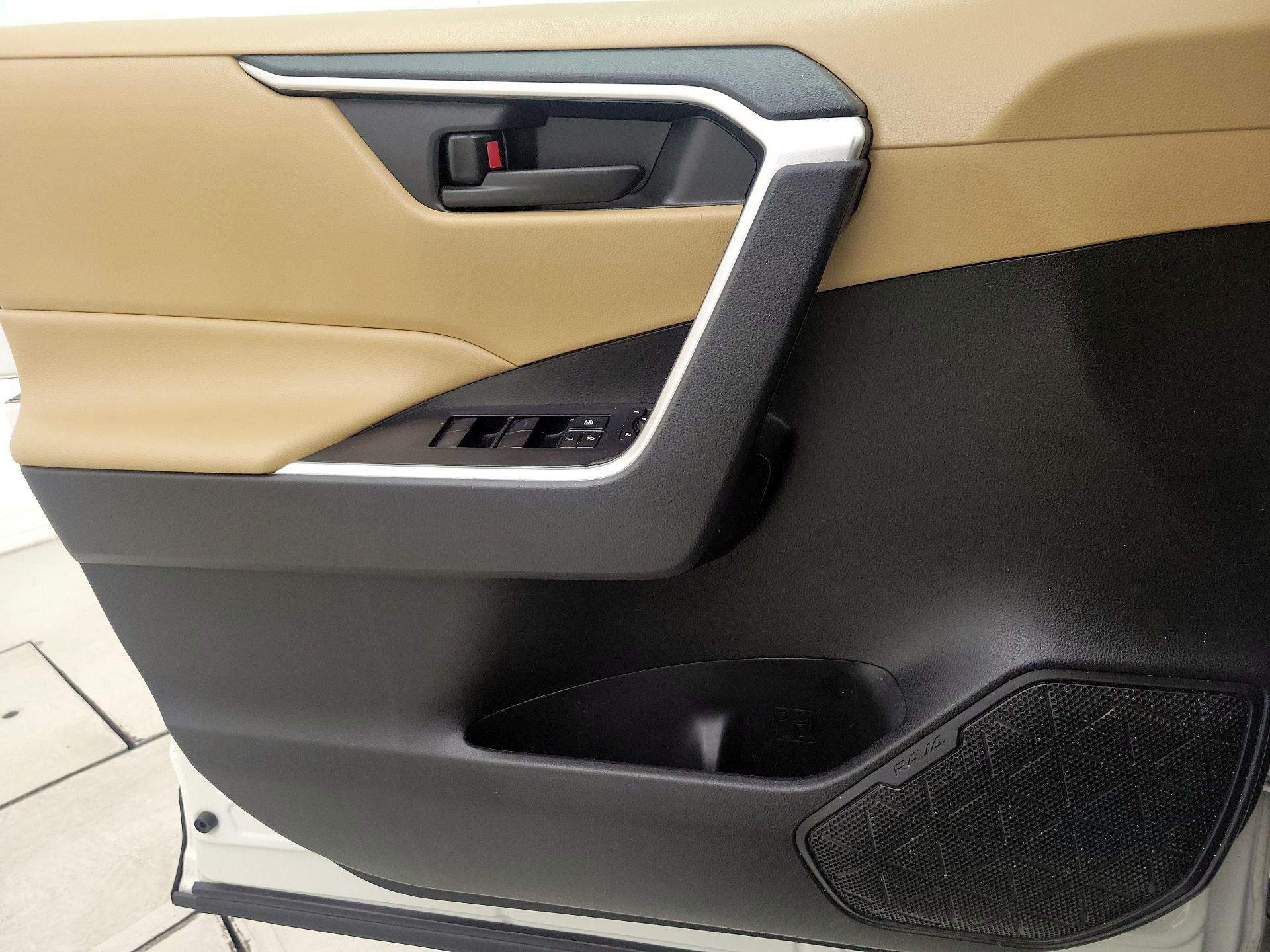Thumbnail: 2022 Toyota RAV4 - 12