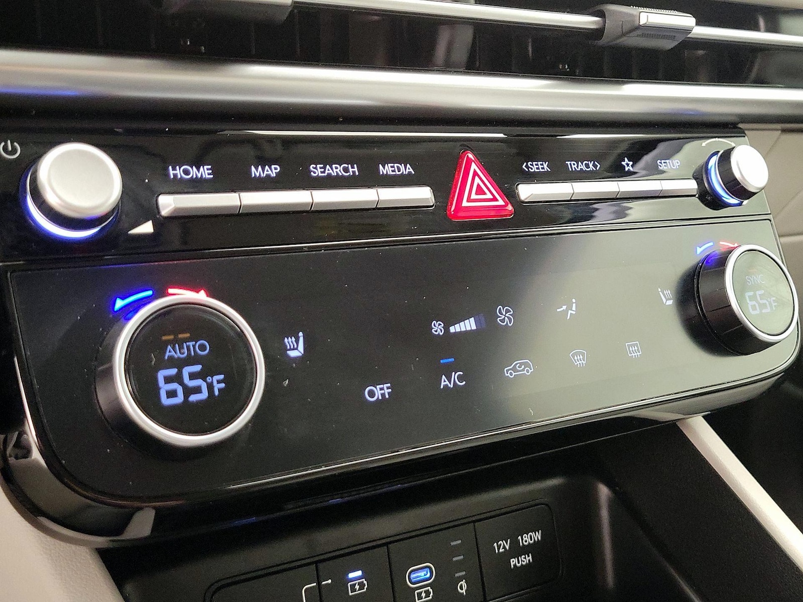 2025 Hyundai Tucson SEL - Photo 17