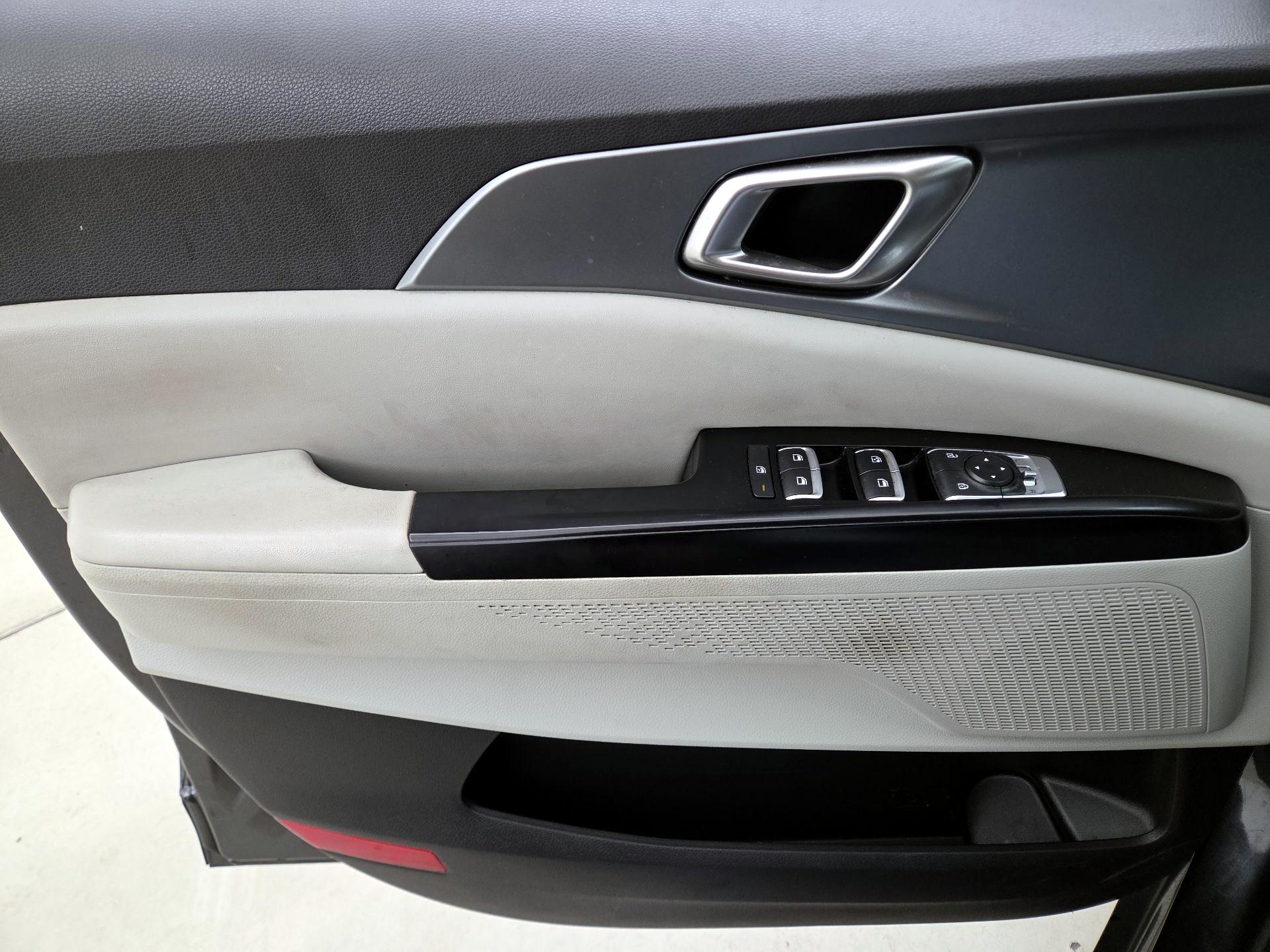 Thumbnail: 2024 Kia Carnival - 12
