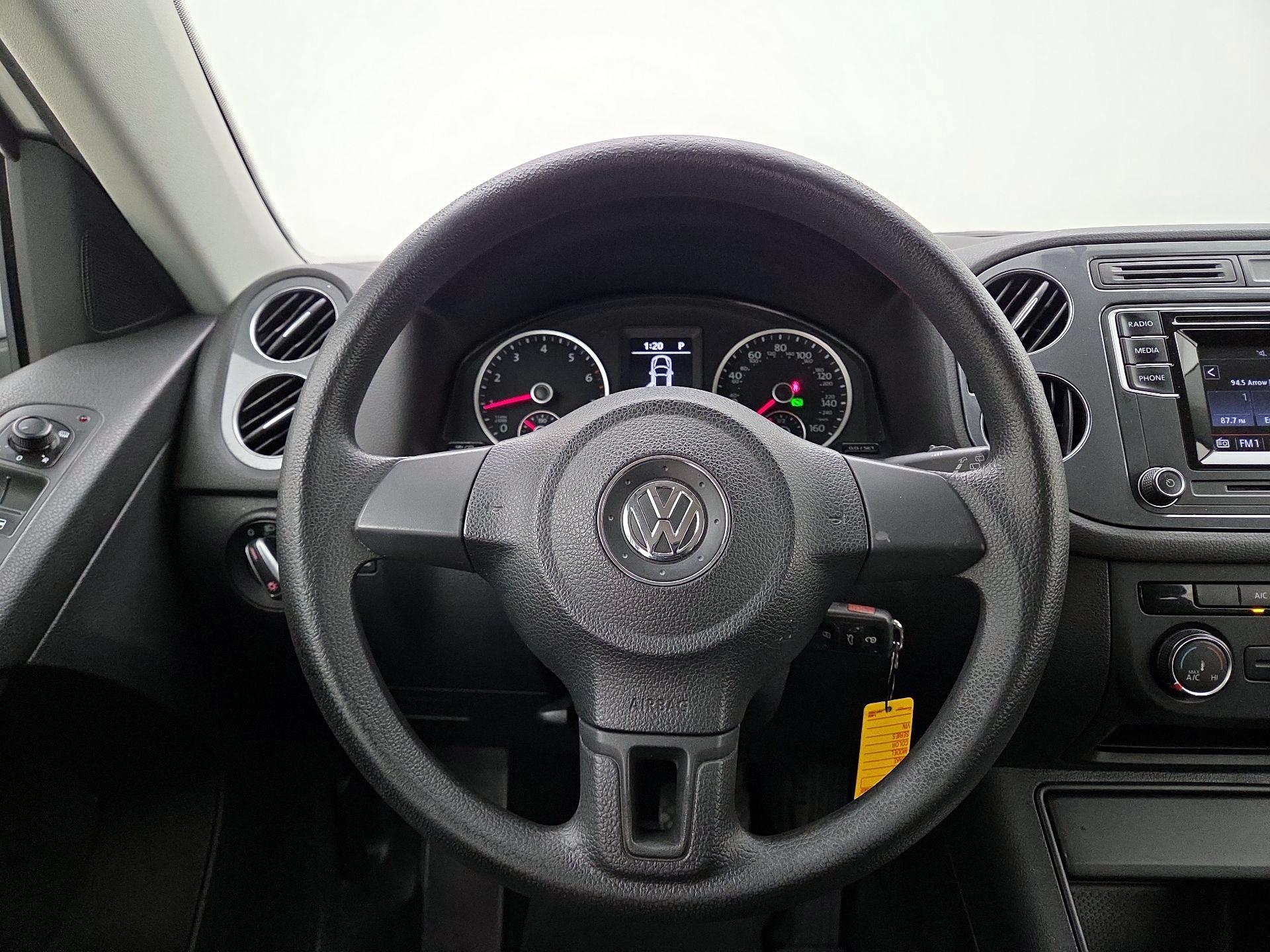 Thumbnail: 2018 Volkswagen Tiguan - 10