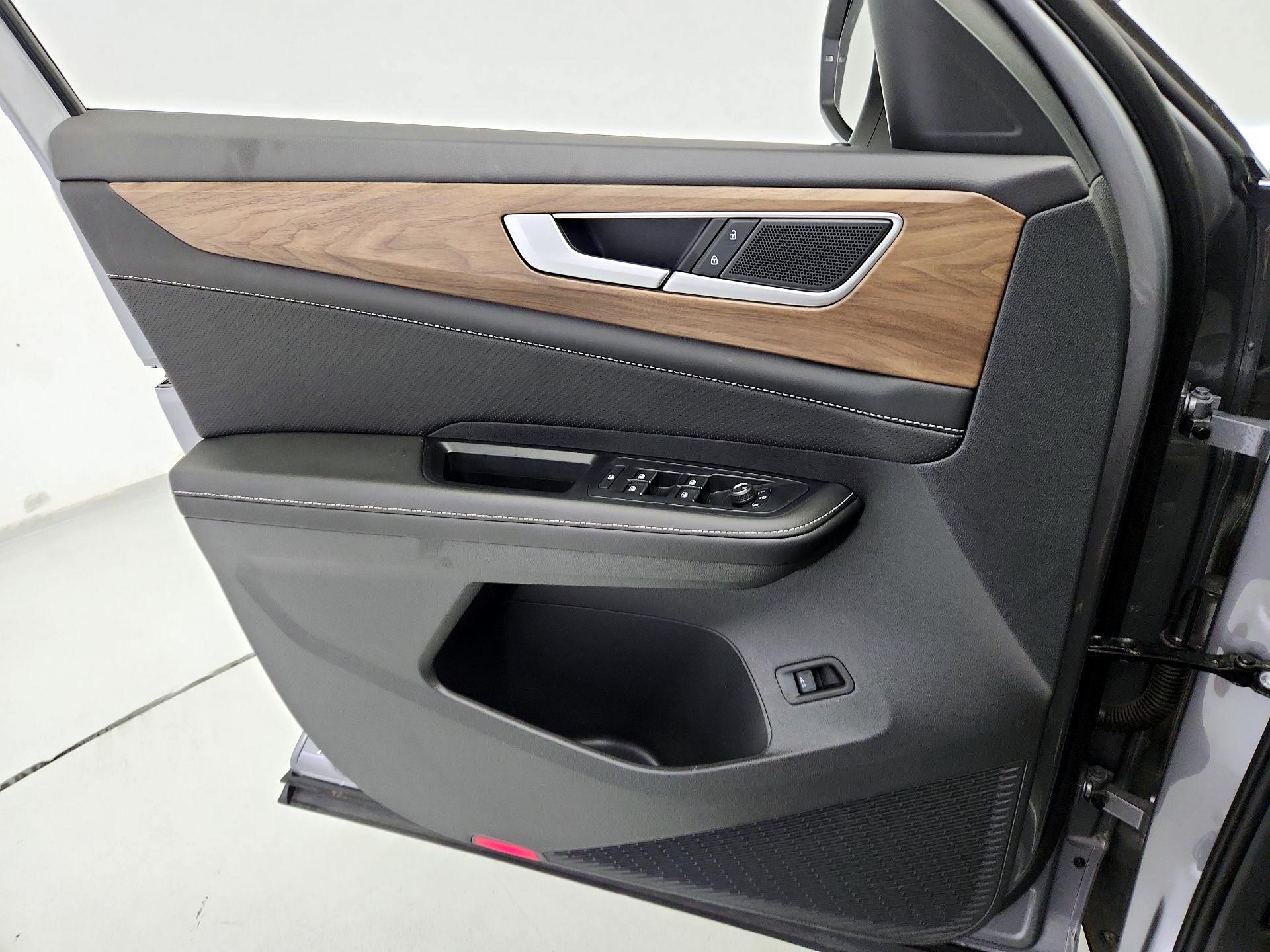 Thumbnail: 2026 Volkswagen Atlas - 12