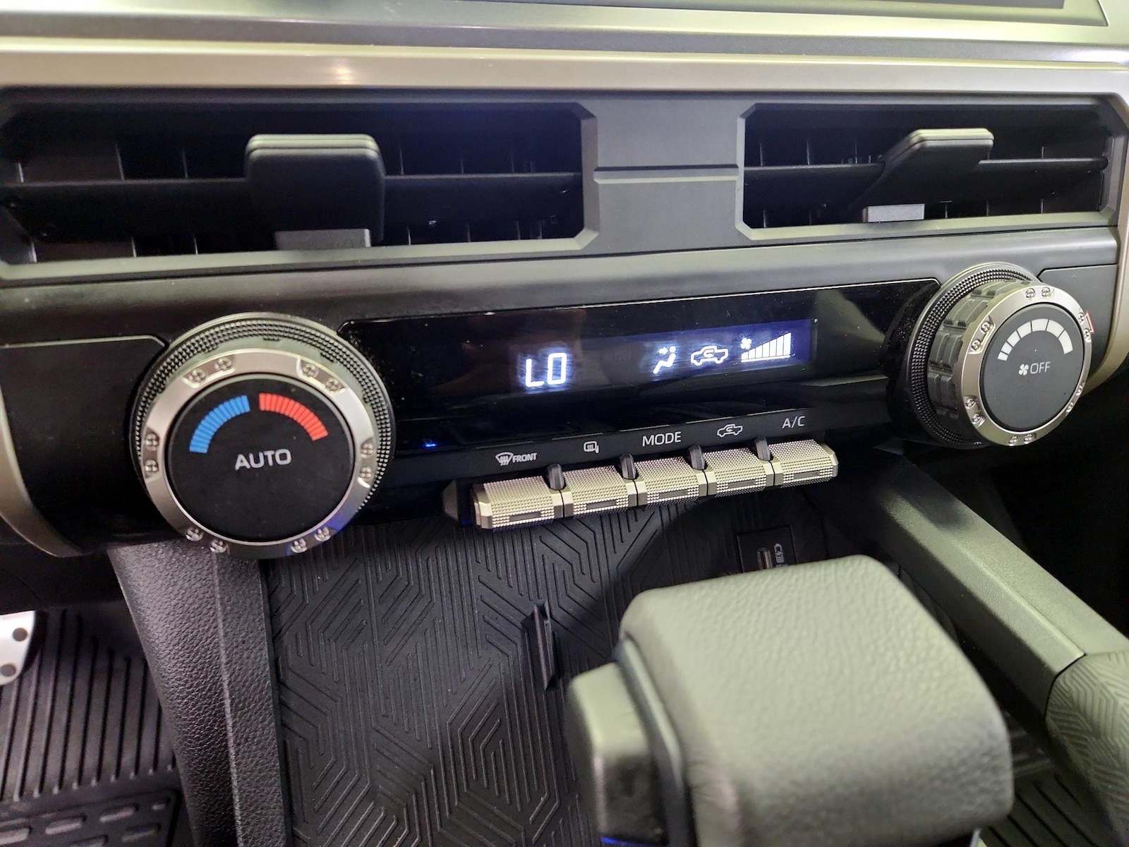 2026 Toyota Tacoma TRD Sport - Photo 17
