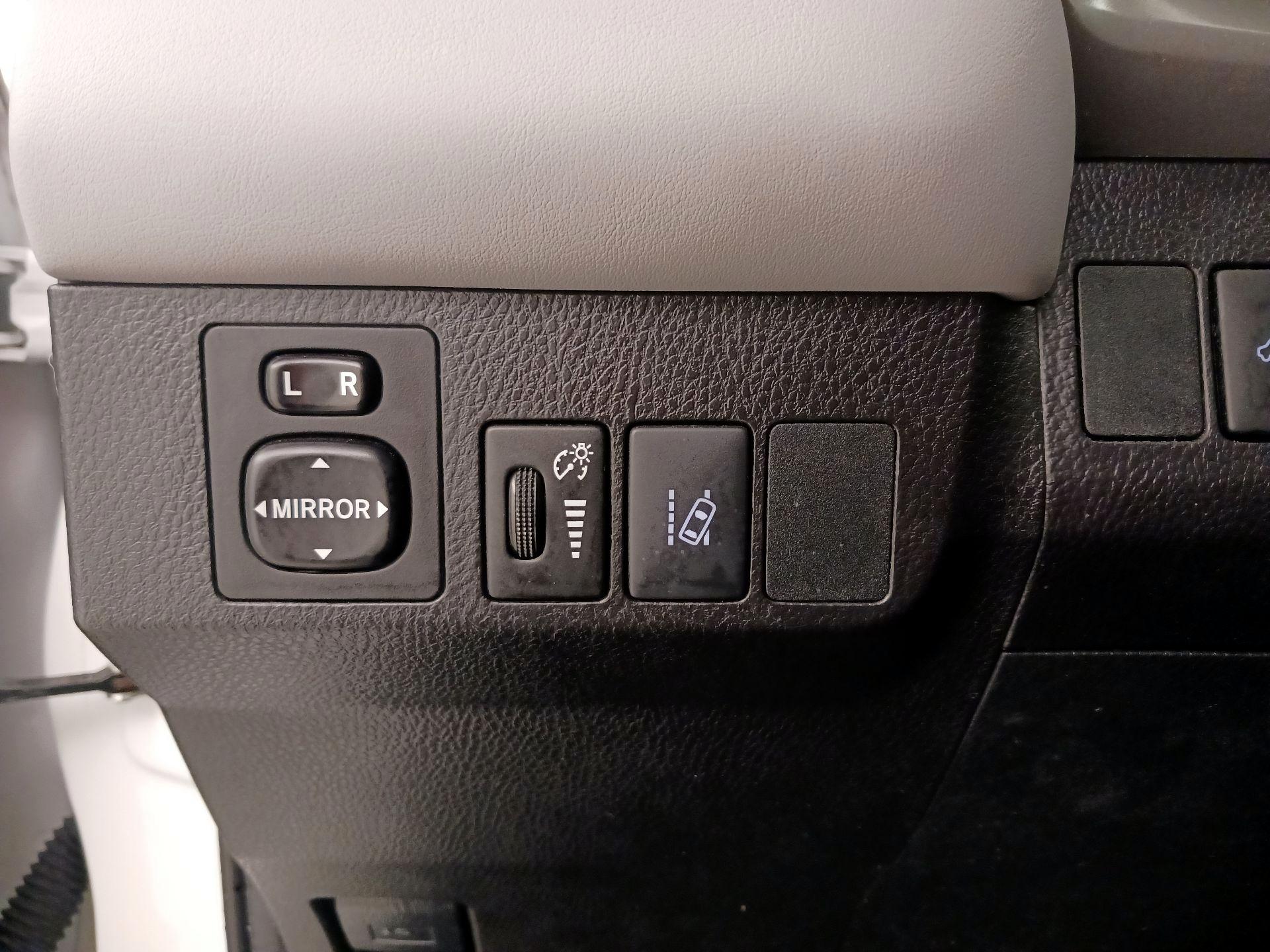 Thumbnail: 2018 Toyota RAV4 - 13