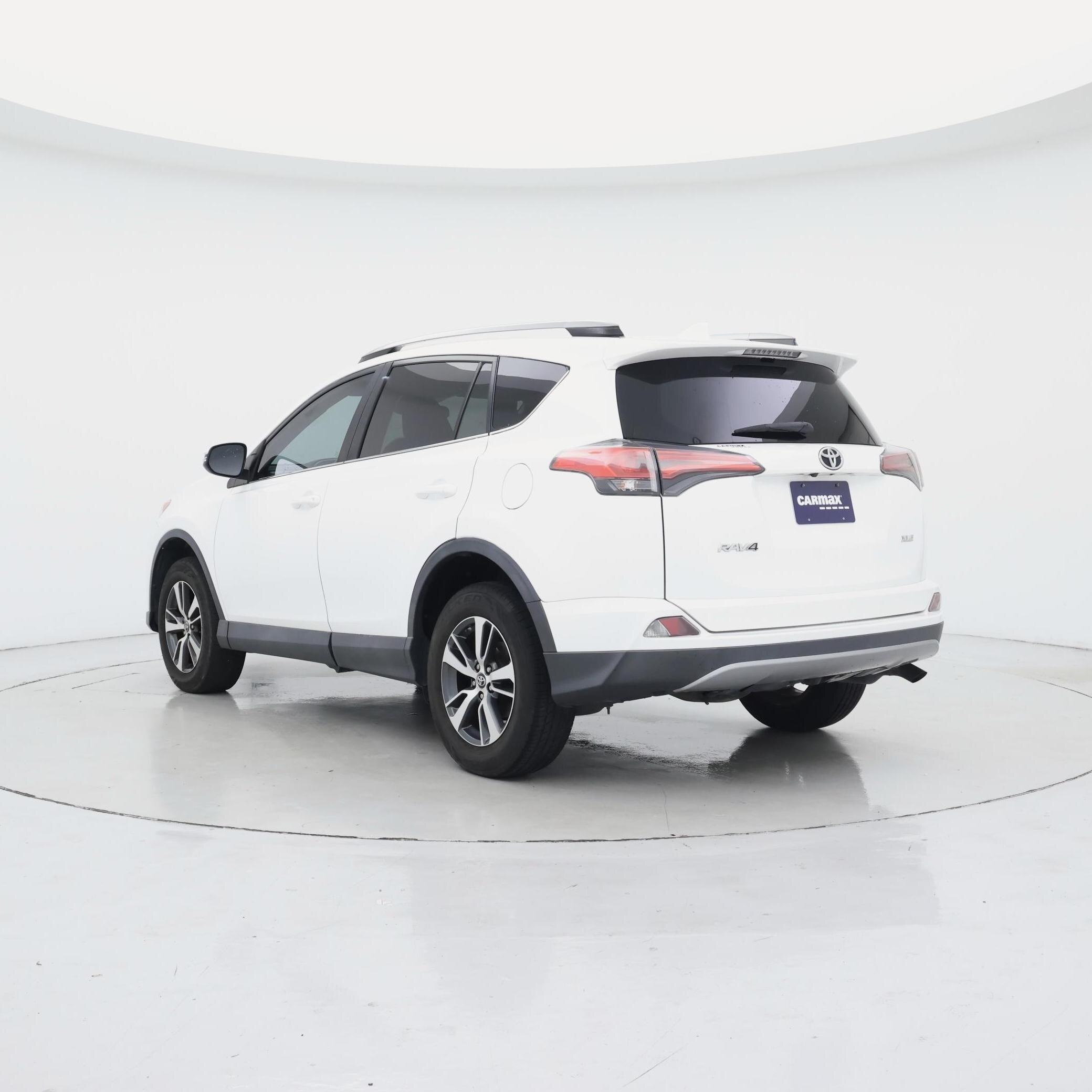 Thumbnail: 2018 Toyota RAV4 - 2