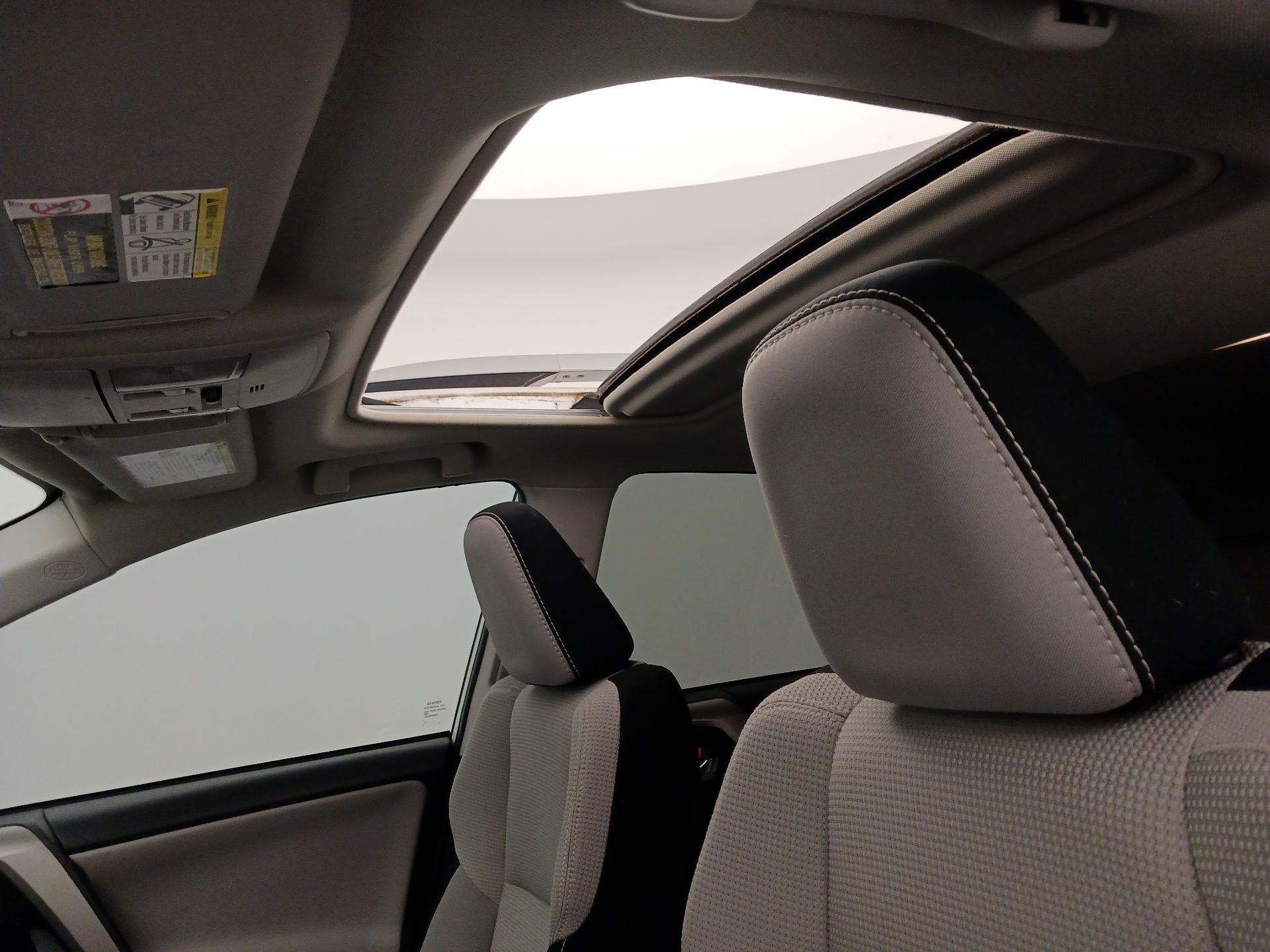 Thumbnail: 2018 Toyota RAV4 - 19