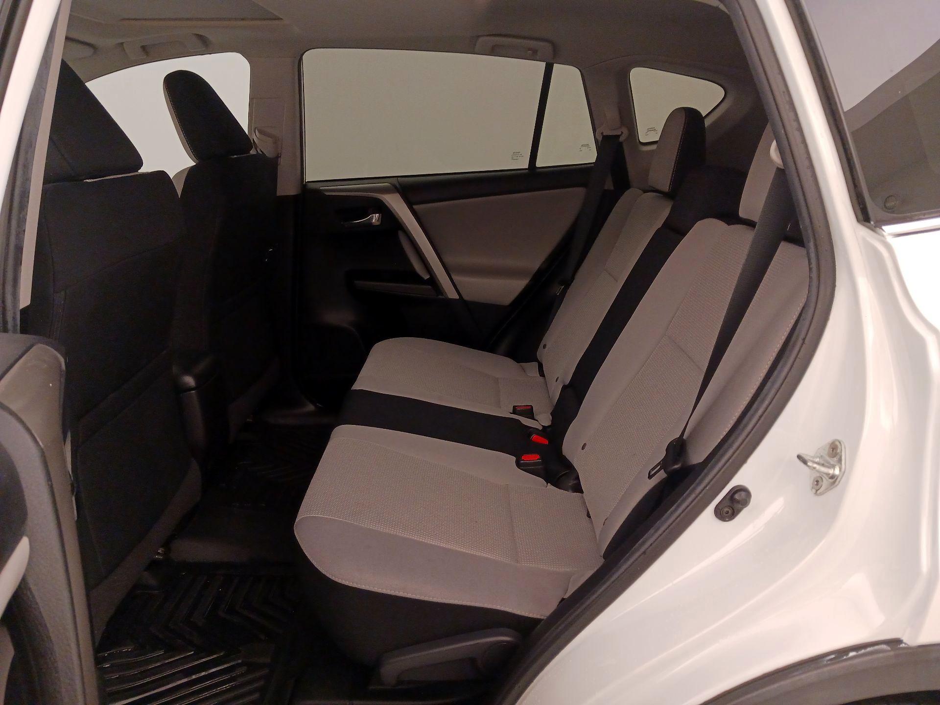 Thumbnail: 2018 Toyota RAV4 - 20