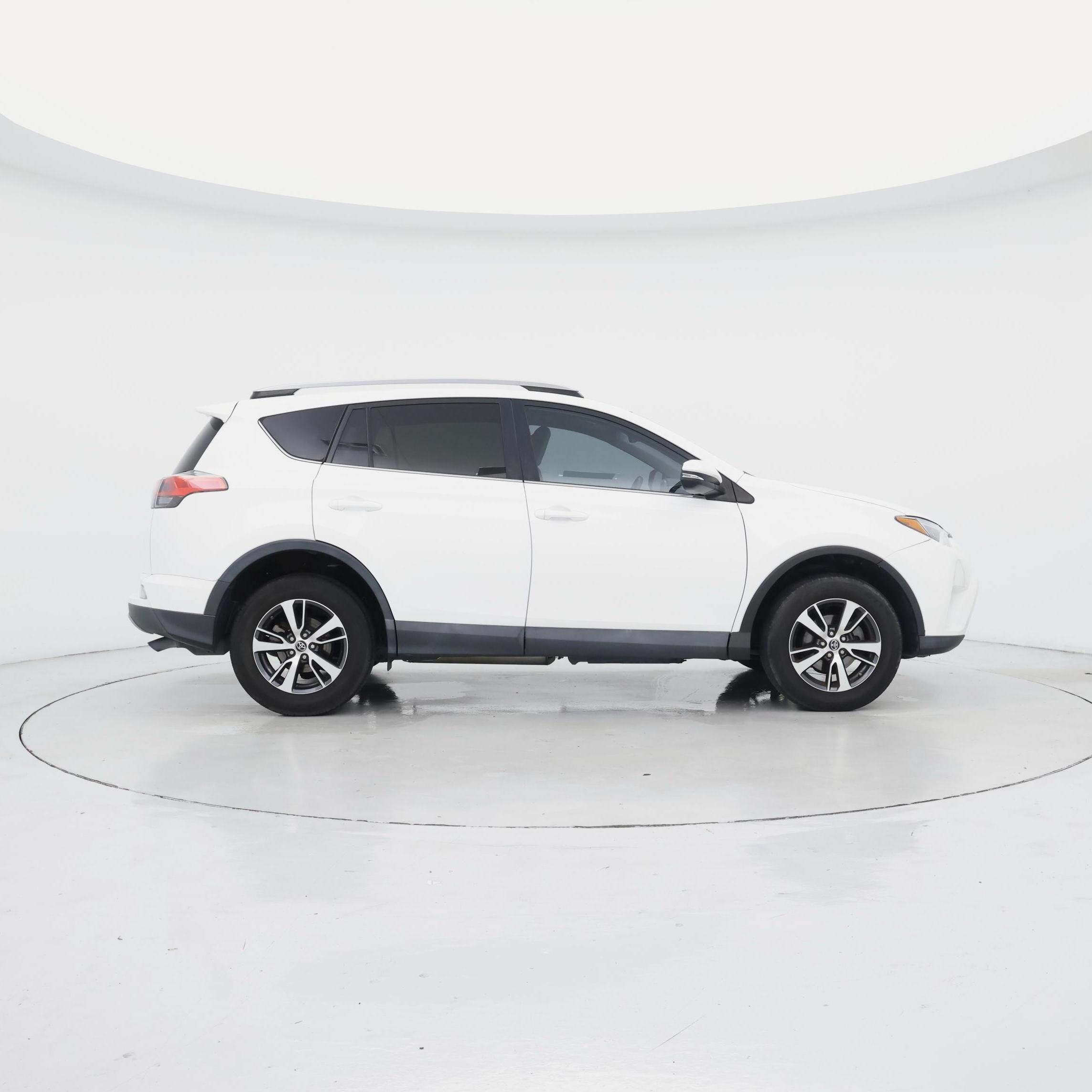 Thumbnail: 2018 Toyota RAV4 - 7