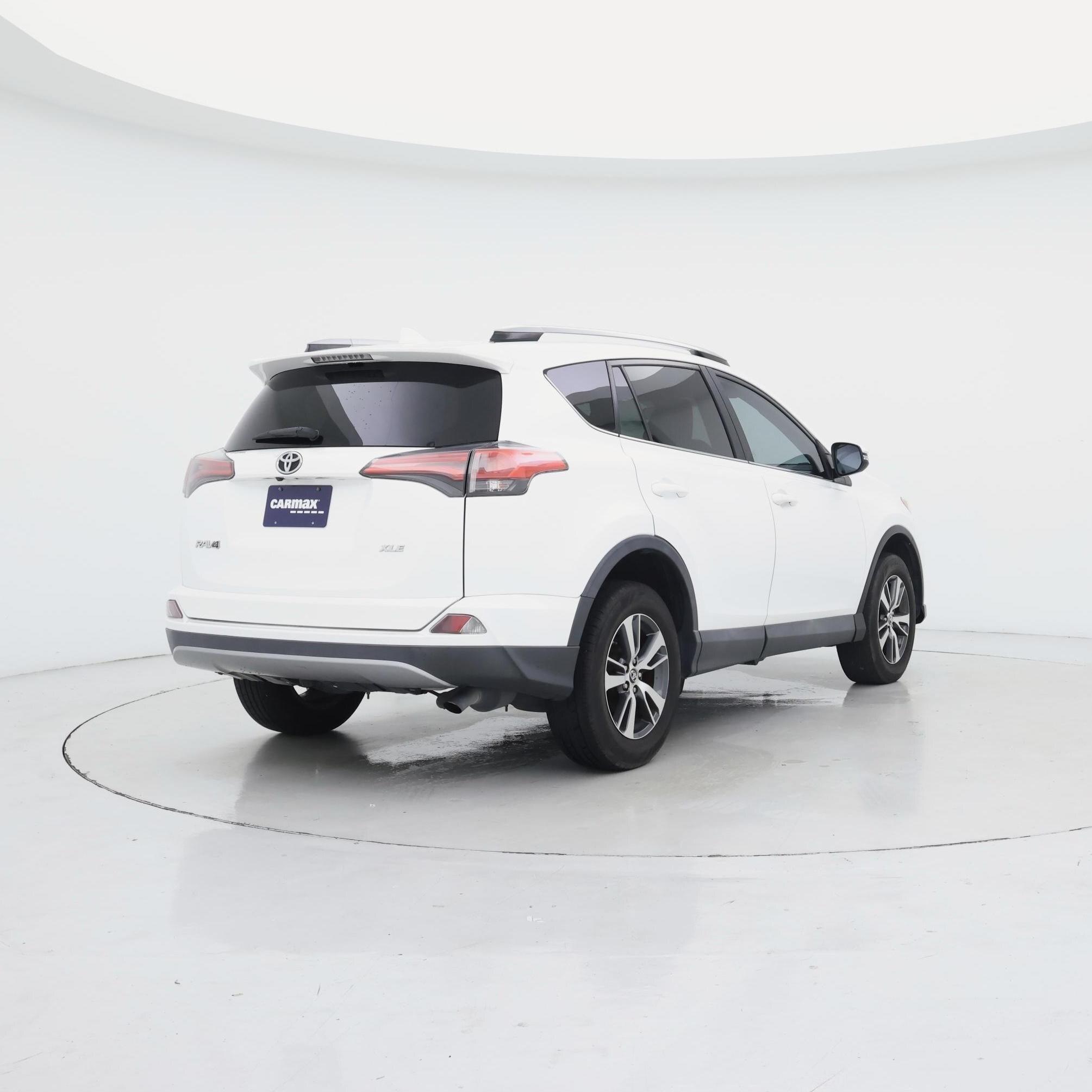Thumbnail: 2018 Toyota RAV4 - 8