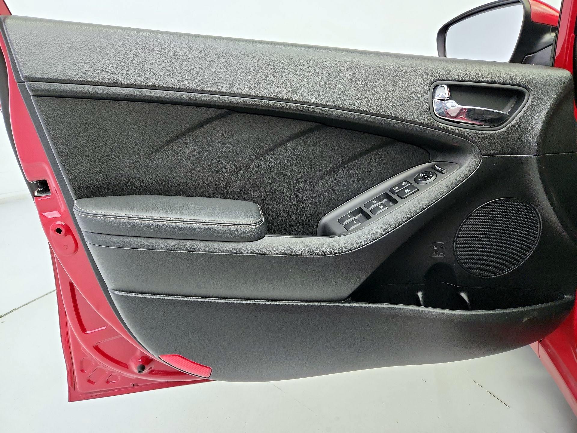 Thumbnail: 2015 Kia Forte - 12