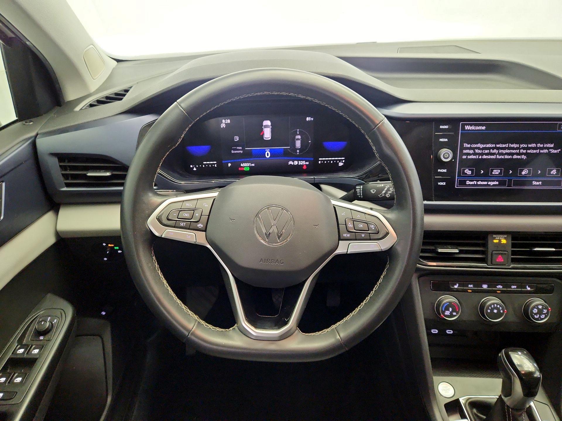 Thumbnail: 2022 Volkswagen Taos - 10