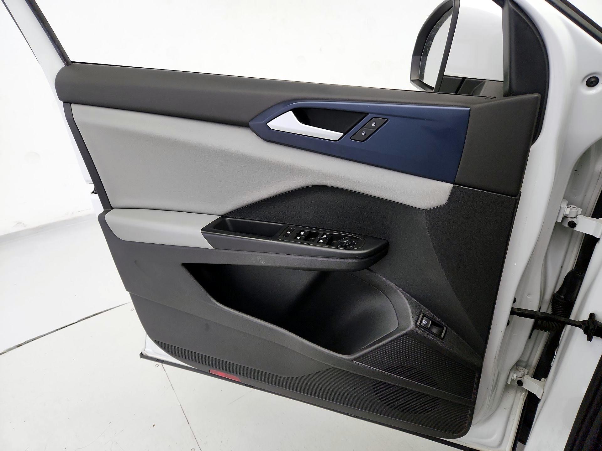 Thumbnail: 2022 Volkswagen Taos - 12