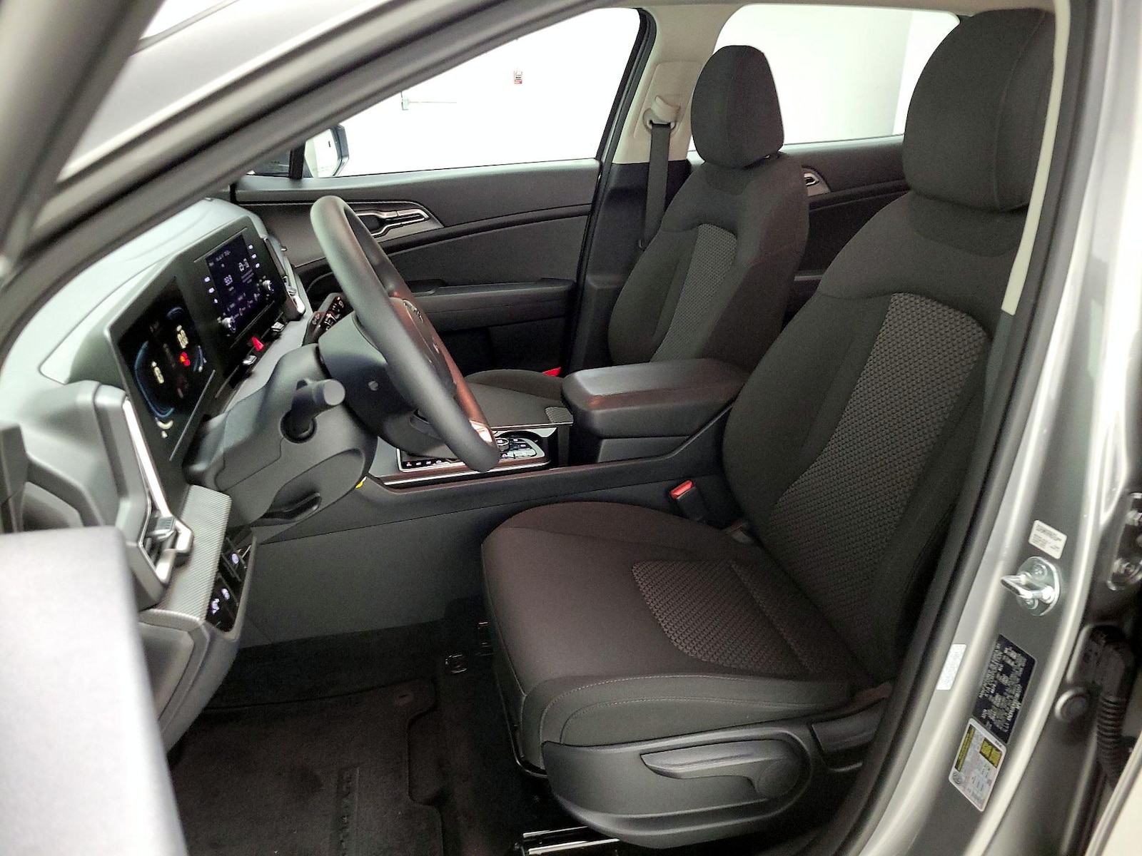 2025 Kia Sportage LX - Photo 12