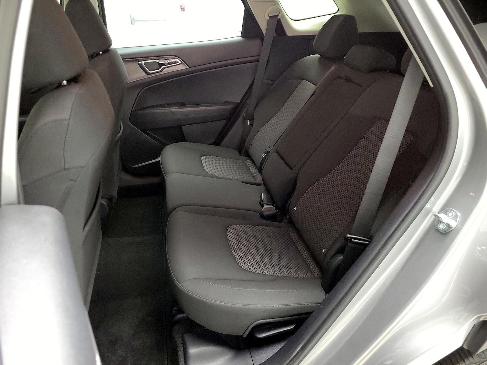 2025 Kia Sportage LX - Photo 21