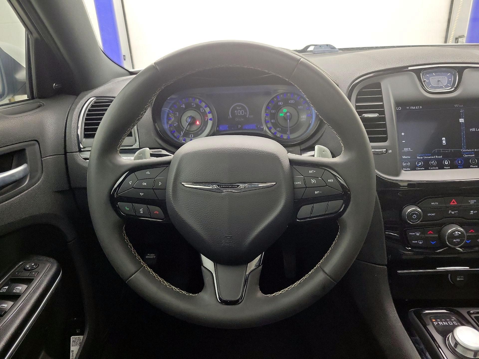 Thumbnail: 2022 Chrysler 300 - 10