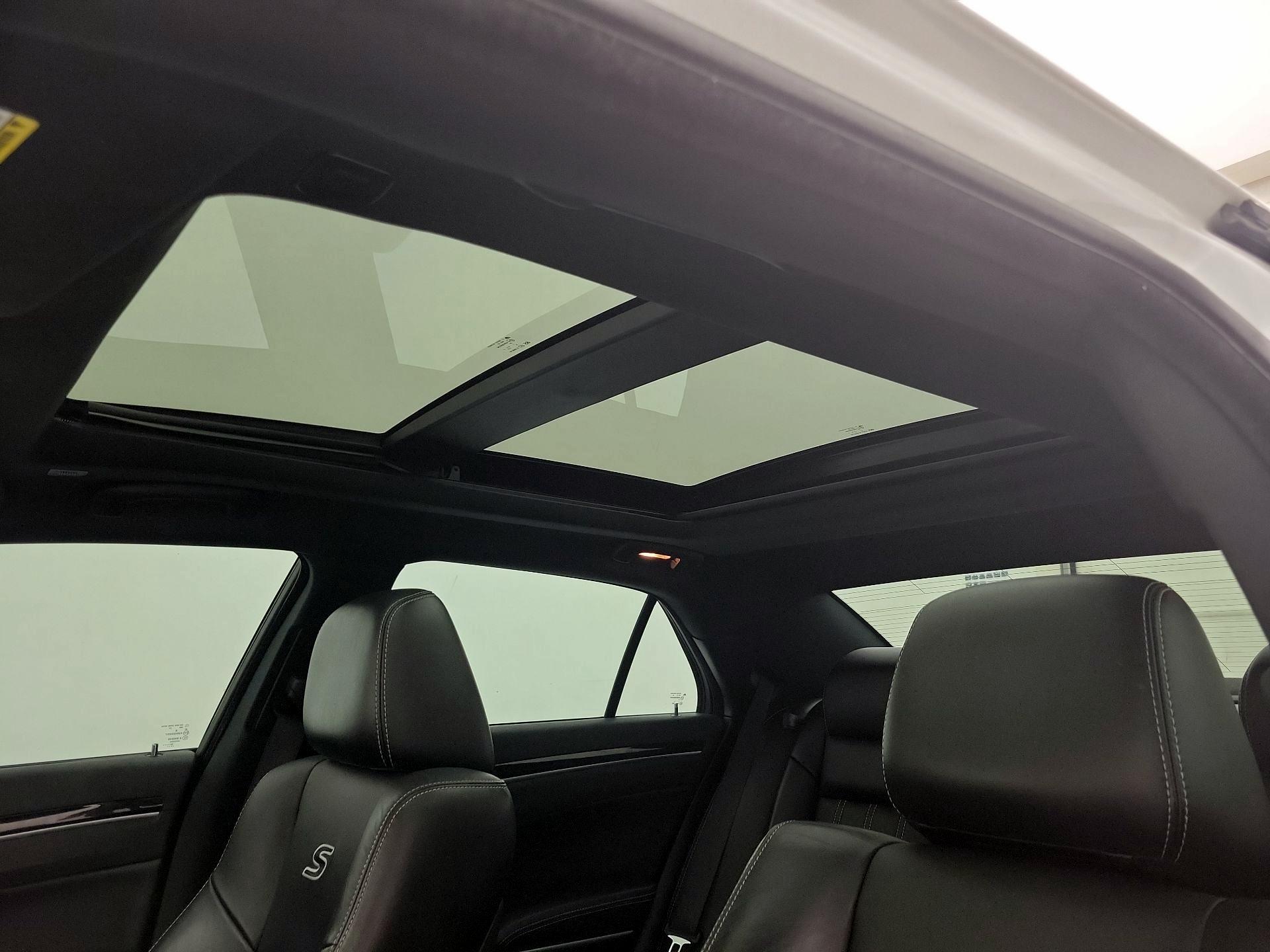 Thumbnail: 2022 Chrysler 300 - 20
