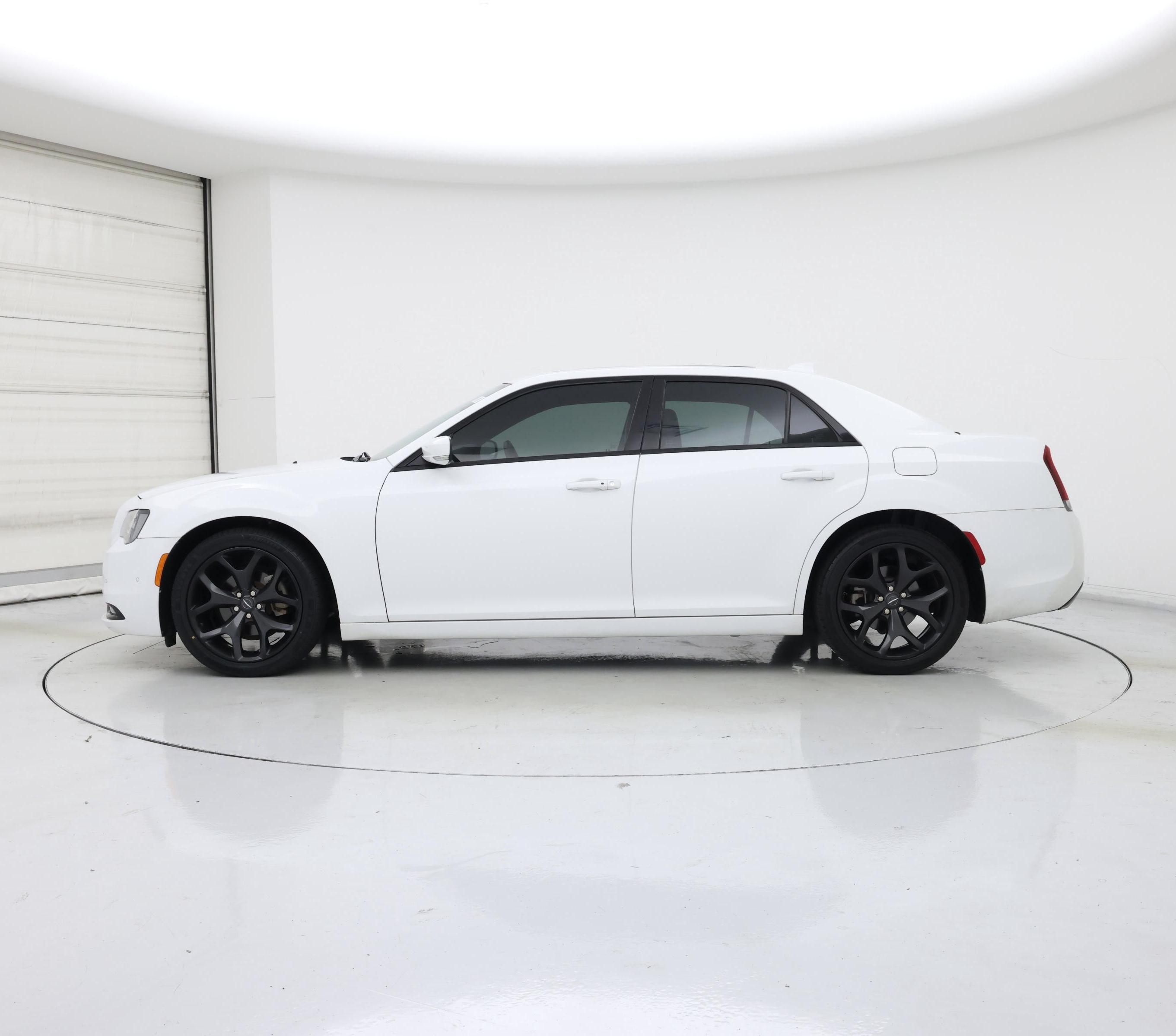Thumbnail: 2022 Chrysler 300 - 3