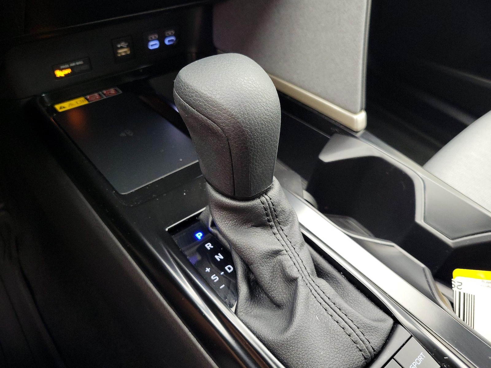 2025 Toyota Camry LE - Photo 16