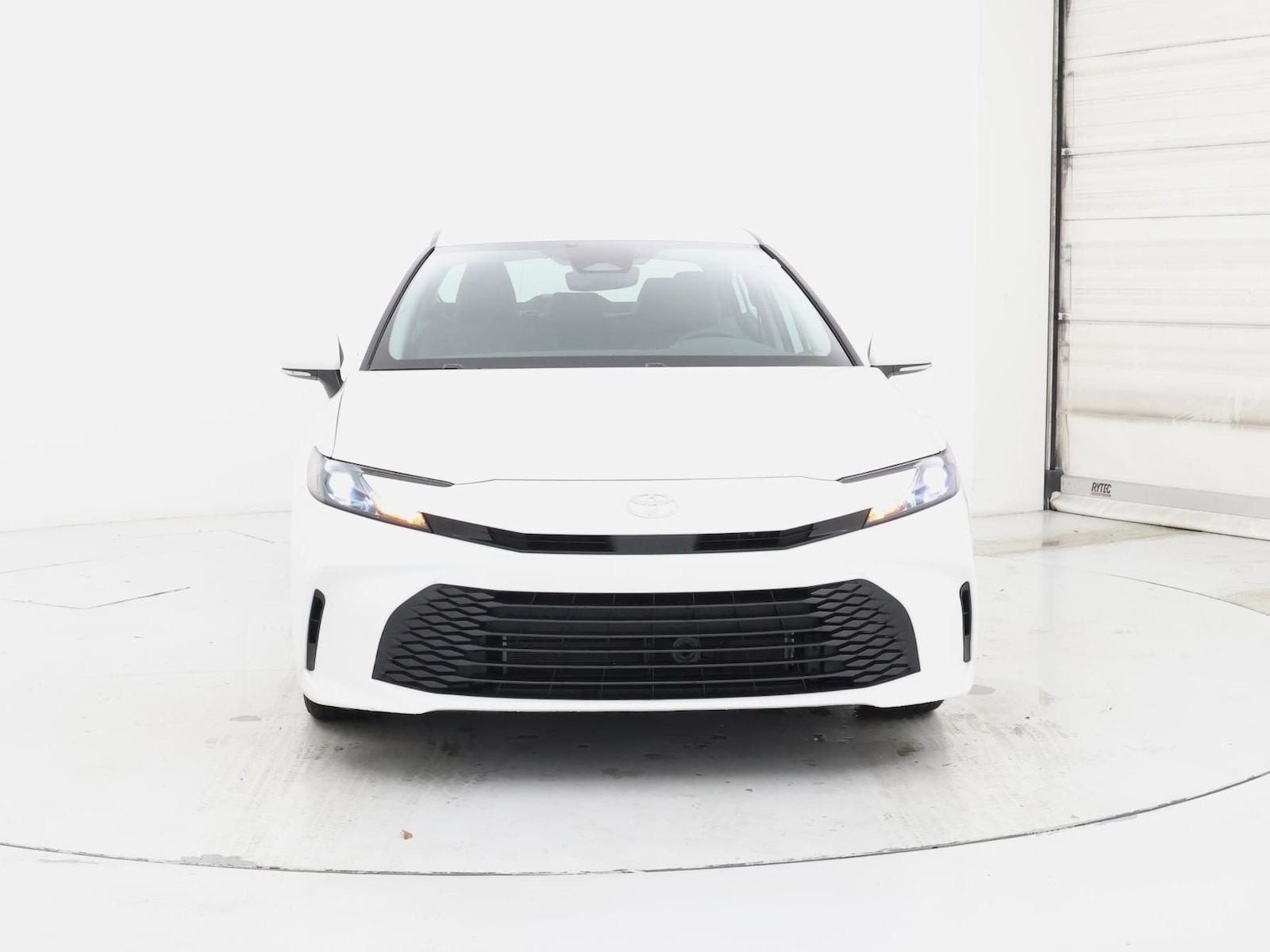 2025 Toyota Camry LE - Photo 6