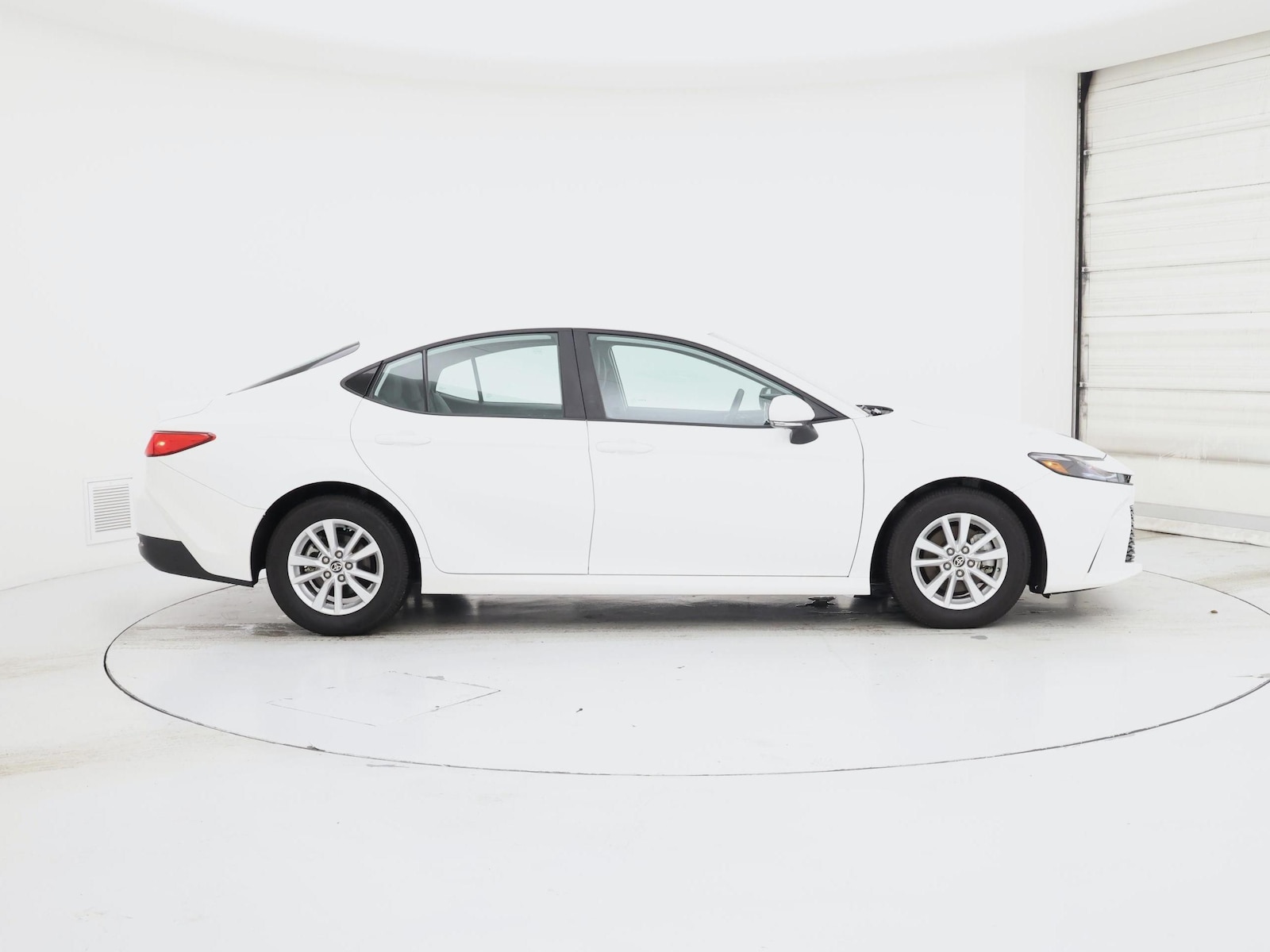 2025 Toyota Camry LE - Photo 8