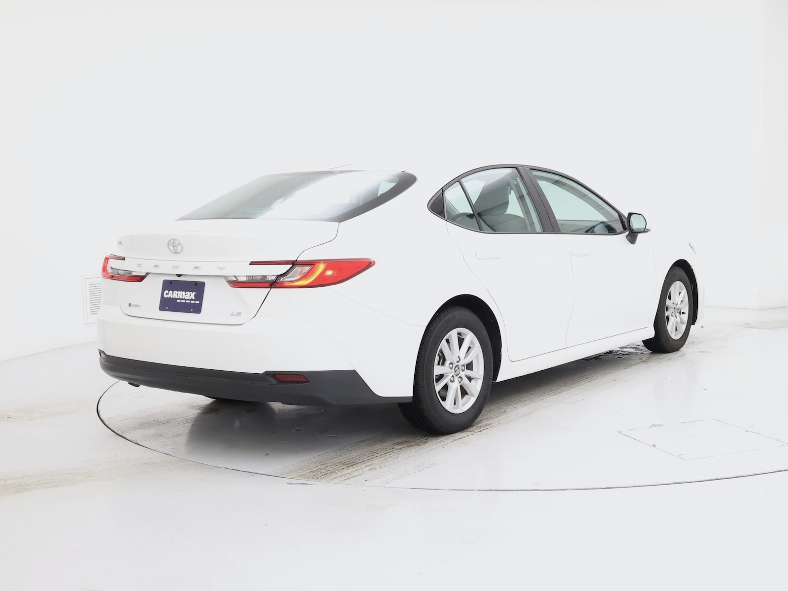 2025 Toyota Camry LE - Photo 9