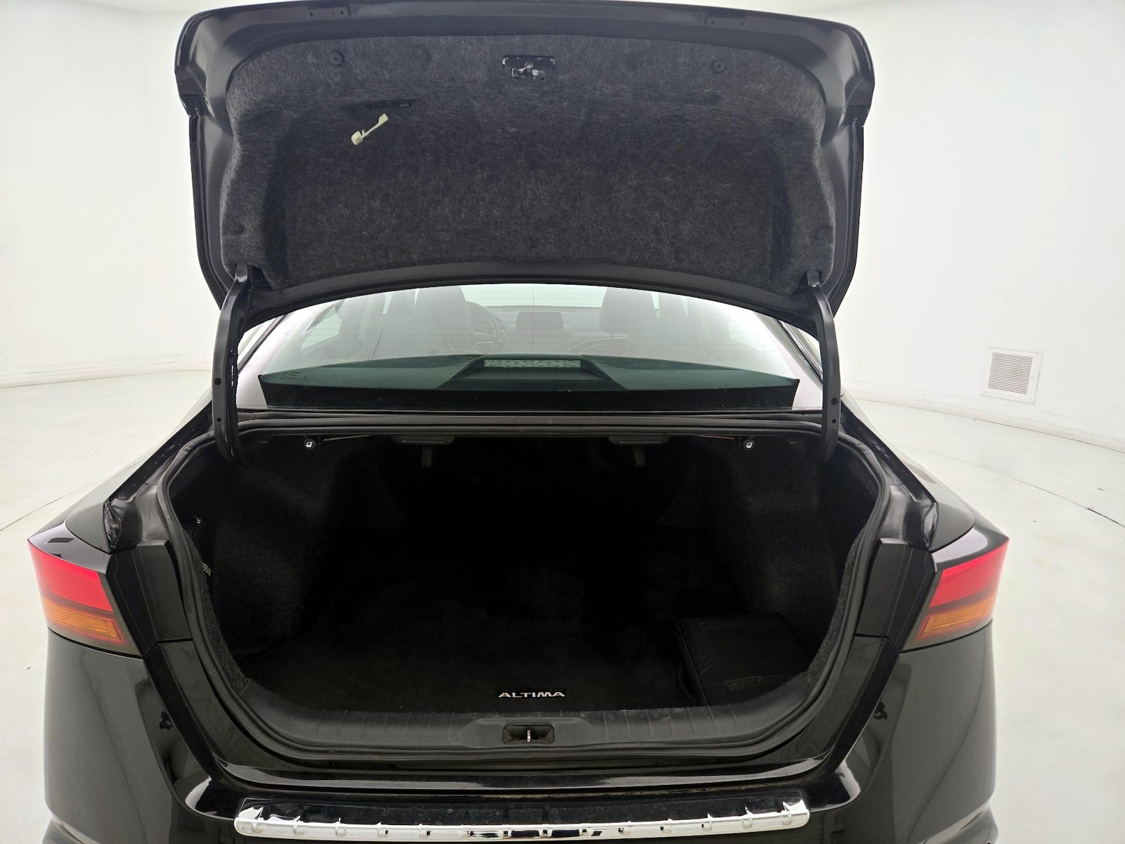2023 Nissan Altima SR - Photo 21
