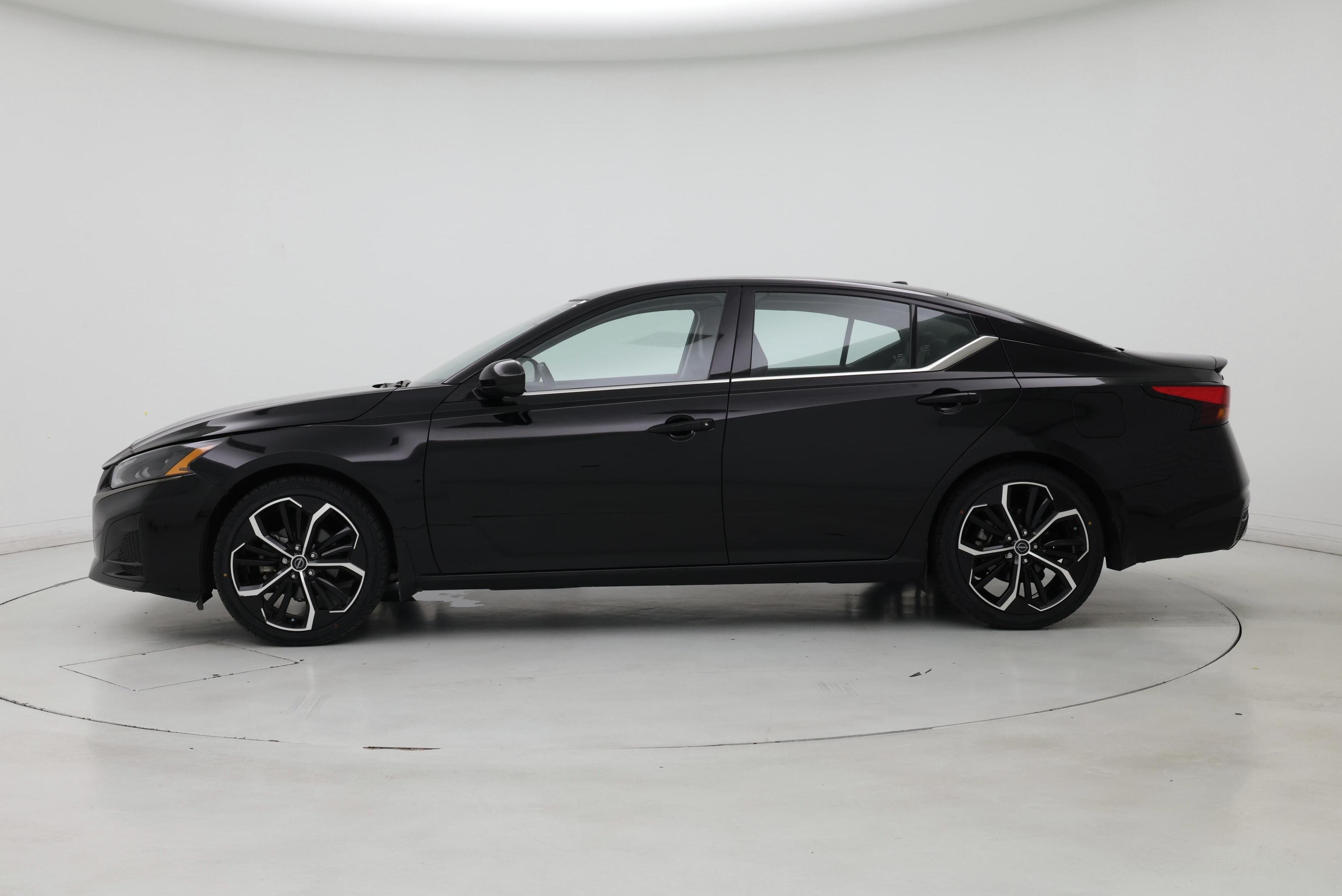Thumbnail: 2023 Nissan Altima - 3