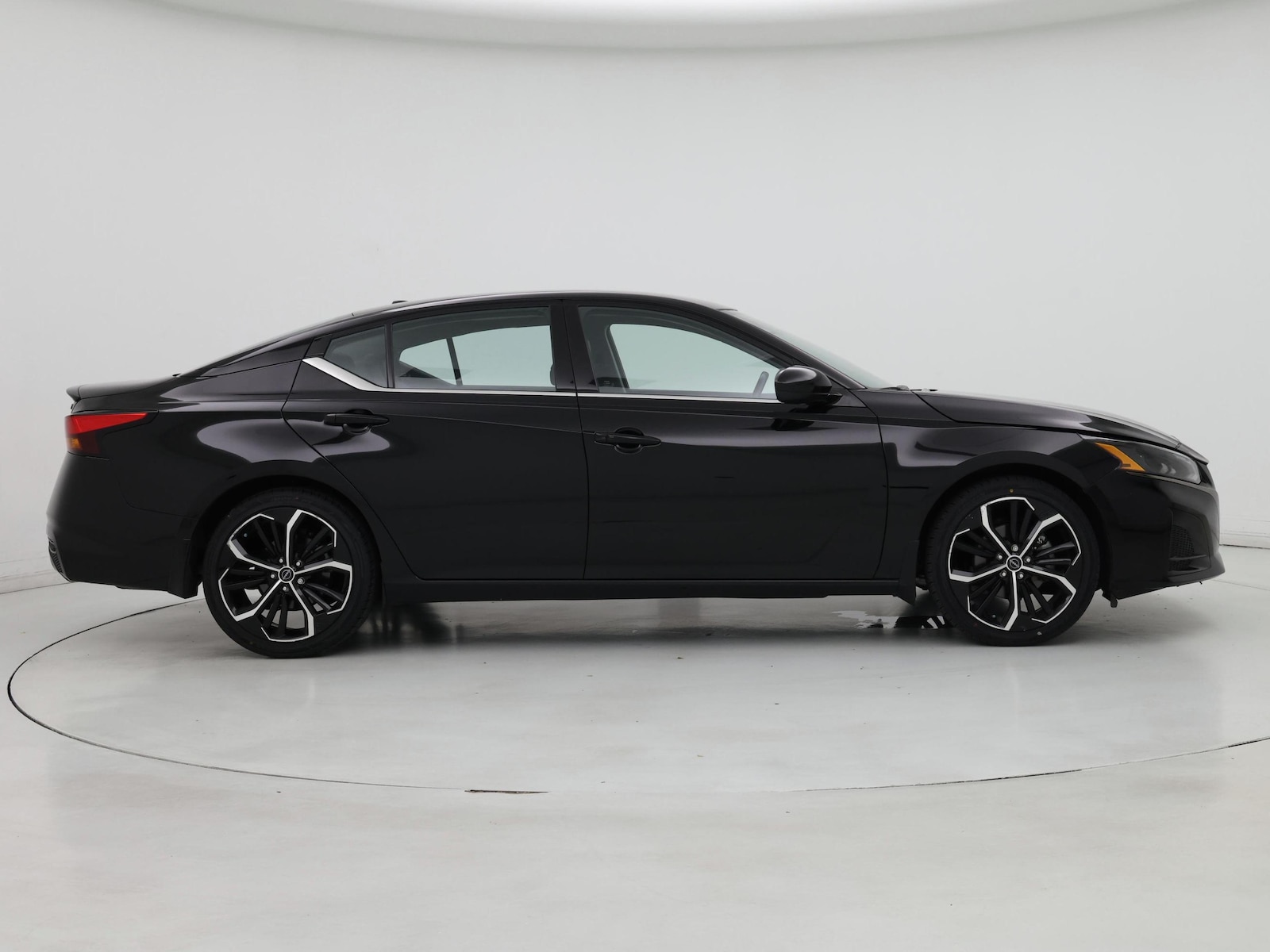 2023 Nissan Altima SR - Photo 8