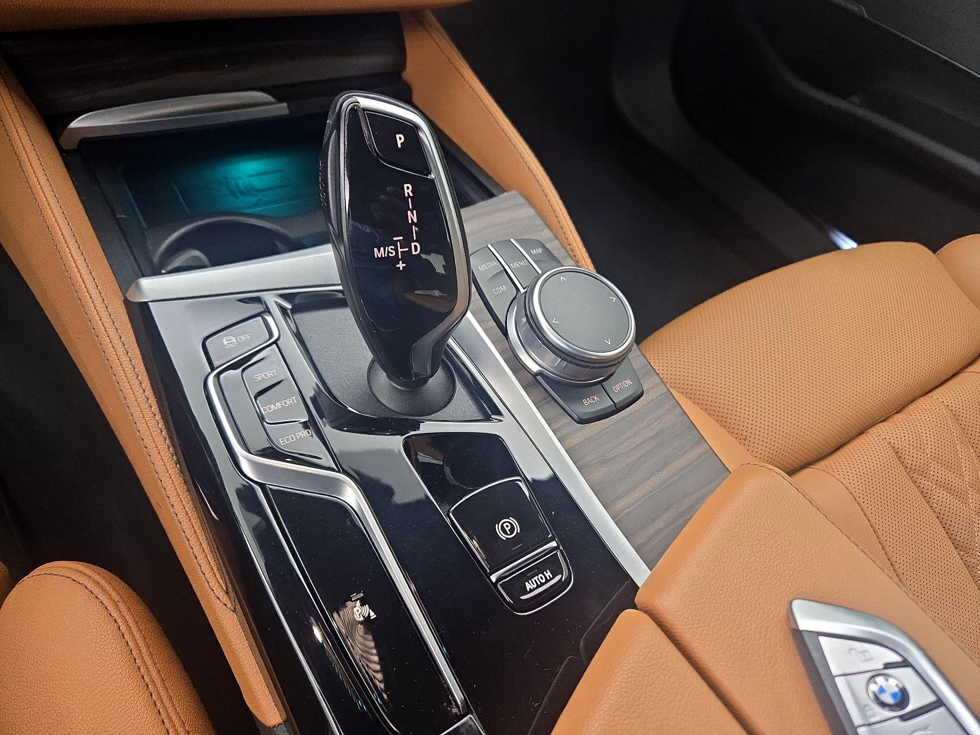 Thumbnail: 2022 BMW 5 Series - 18