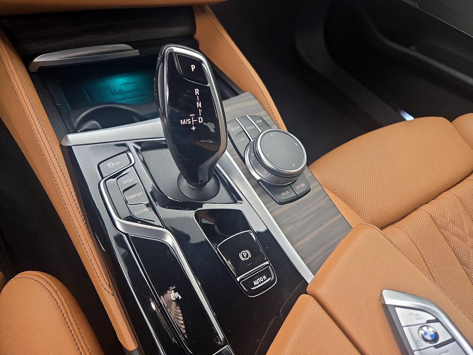 2022 BMW 5 Series 530i - Photo 19