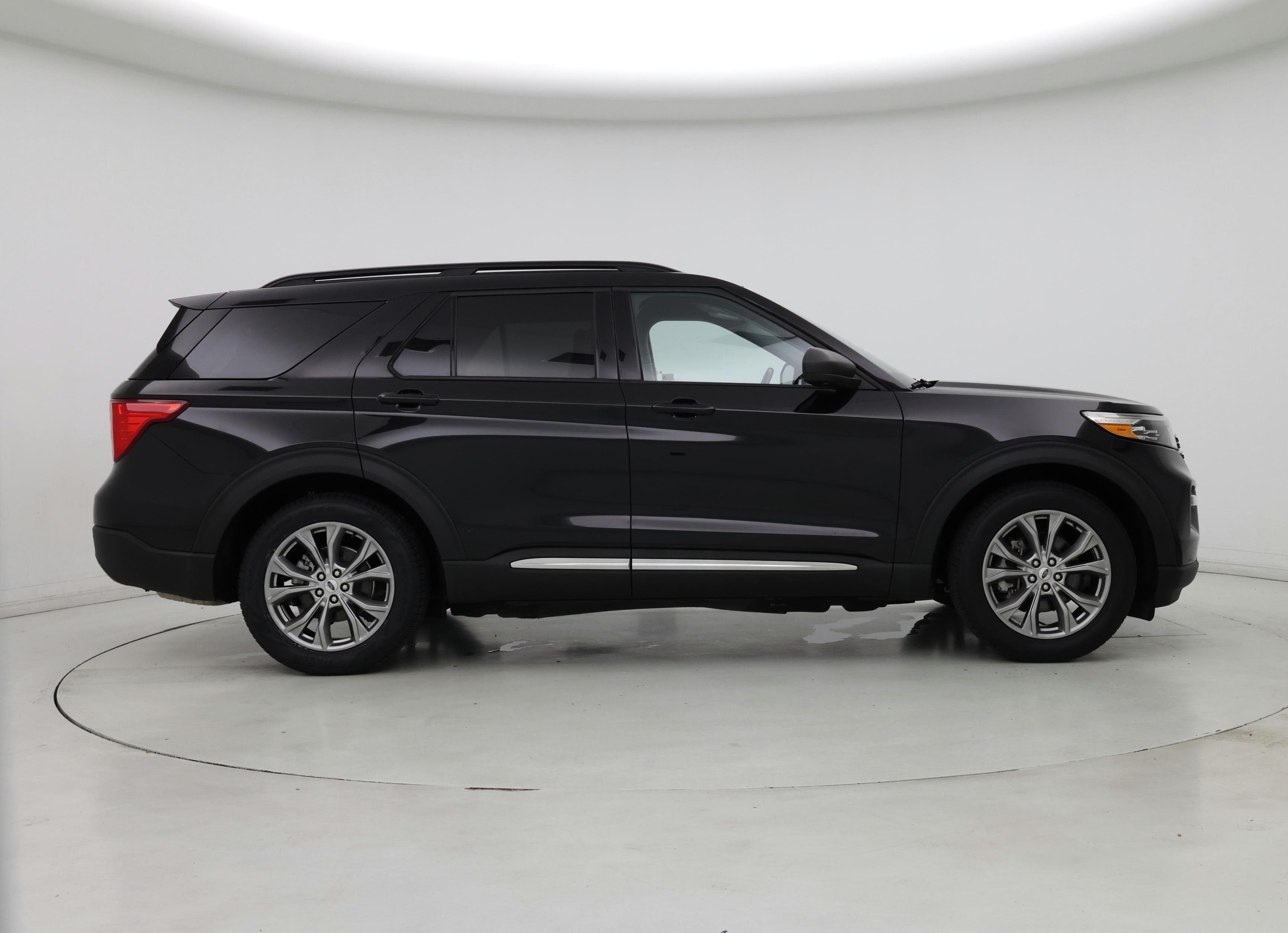 Thumbnail: 2022 Ford Explorer - 7