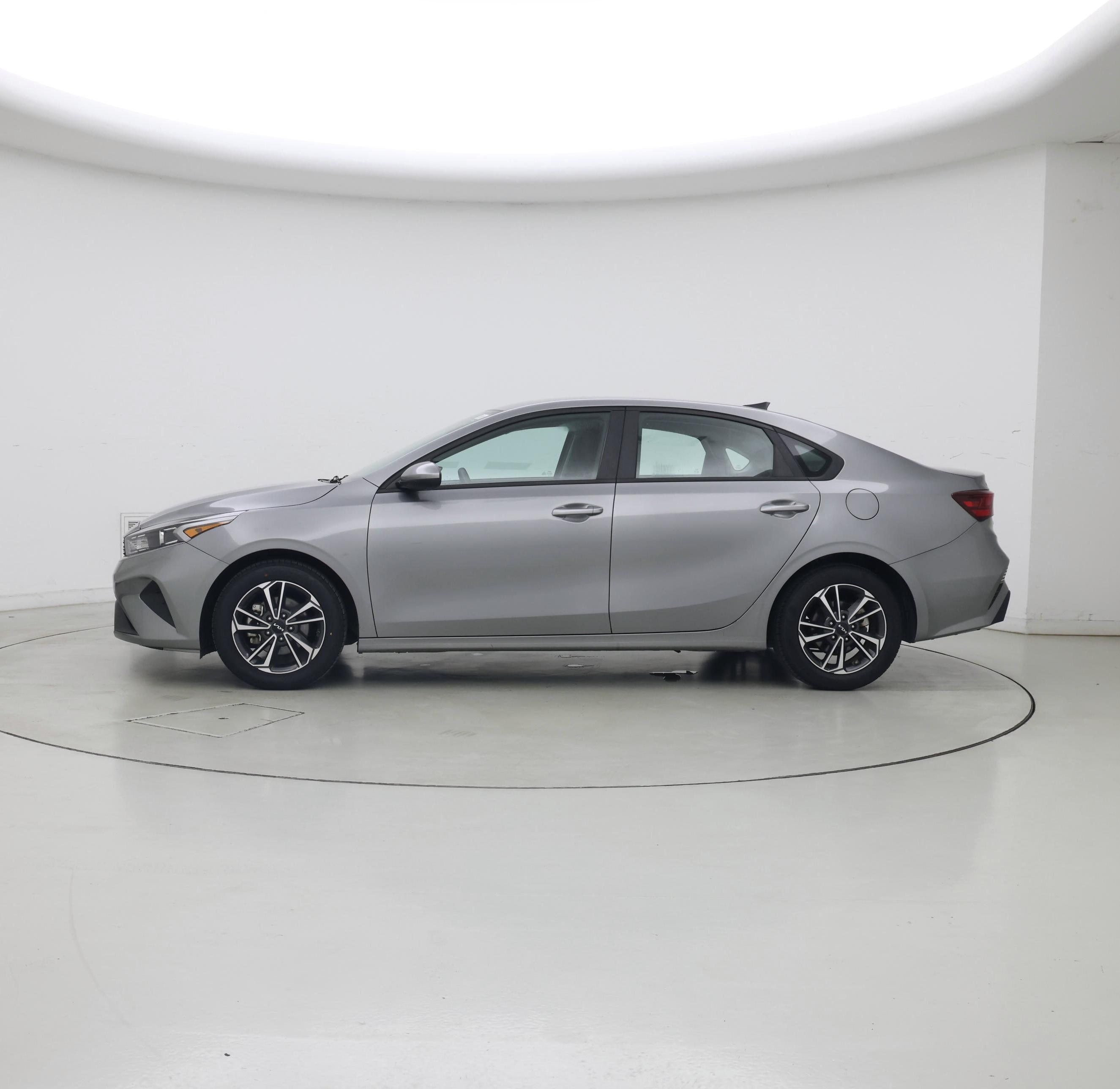 Thumbnail: 2024 Kia Forte - 3