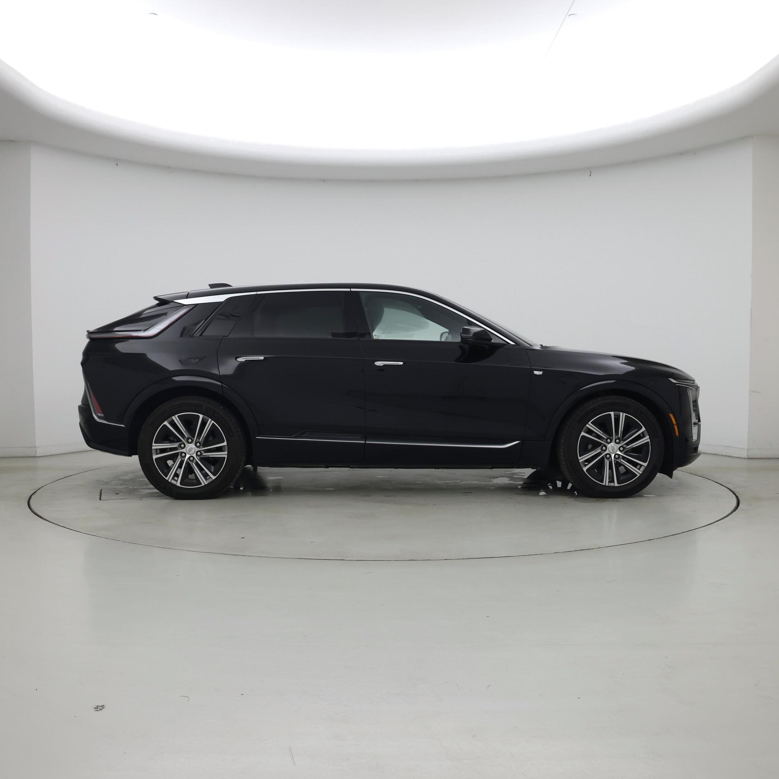 Thumbnail: 2024 Cadillac Lyriq - 7