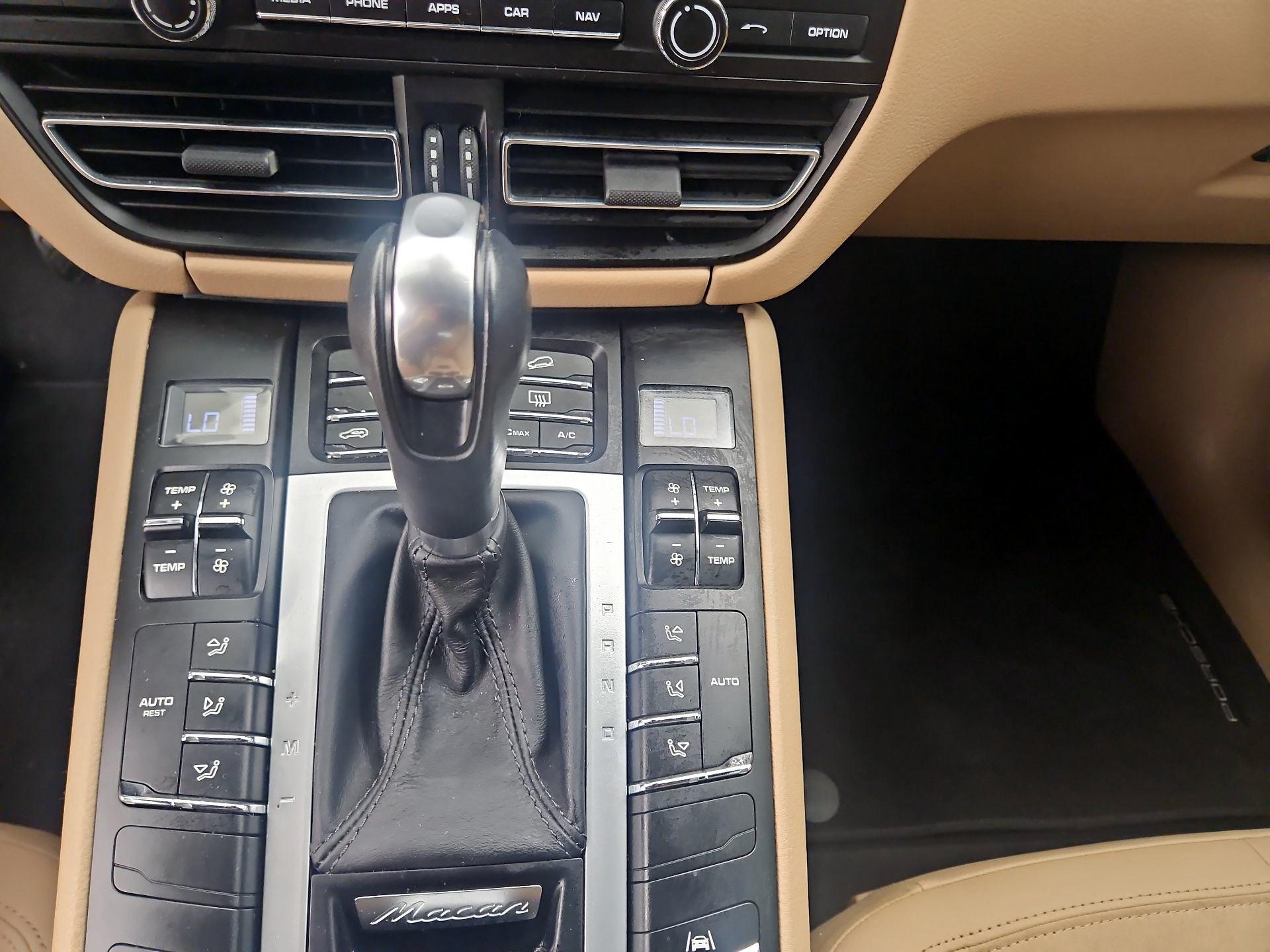 Thumbnail: 2020 Porsche Macan - 18