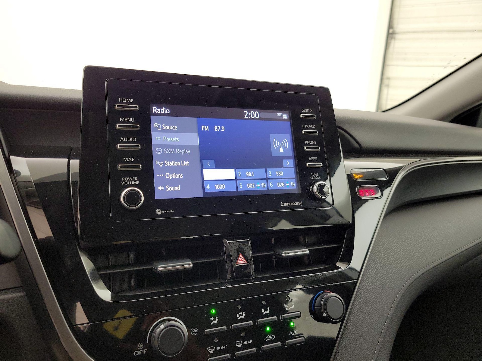 2021 Toyota Camry LE - Photo 16