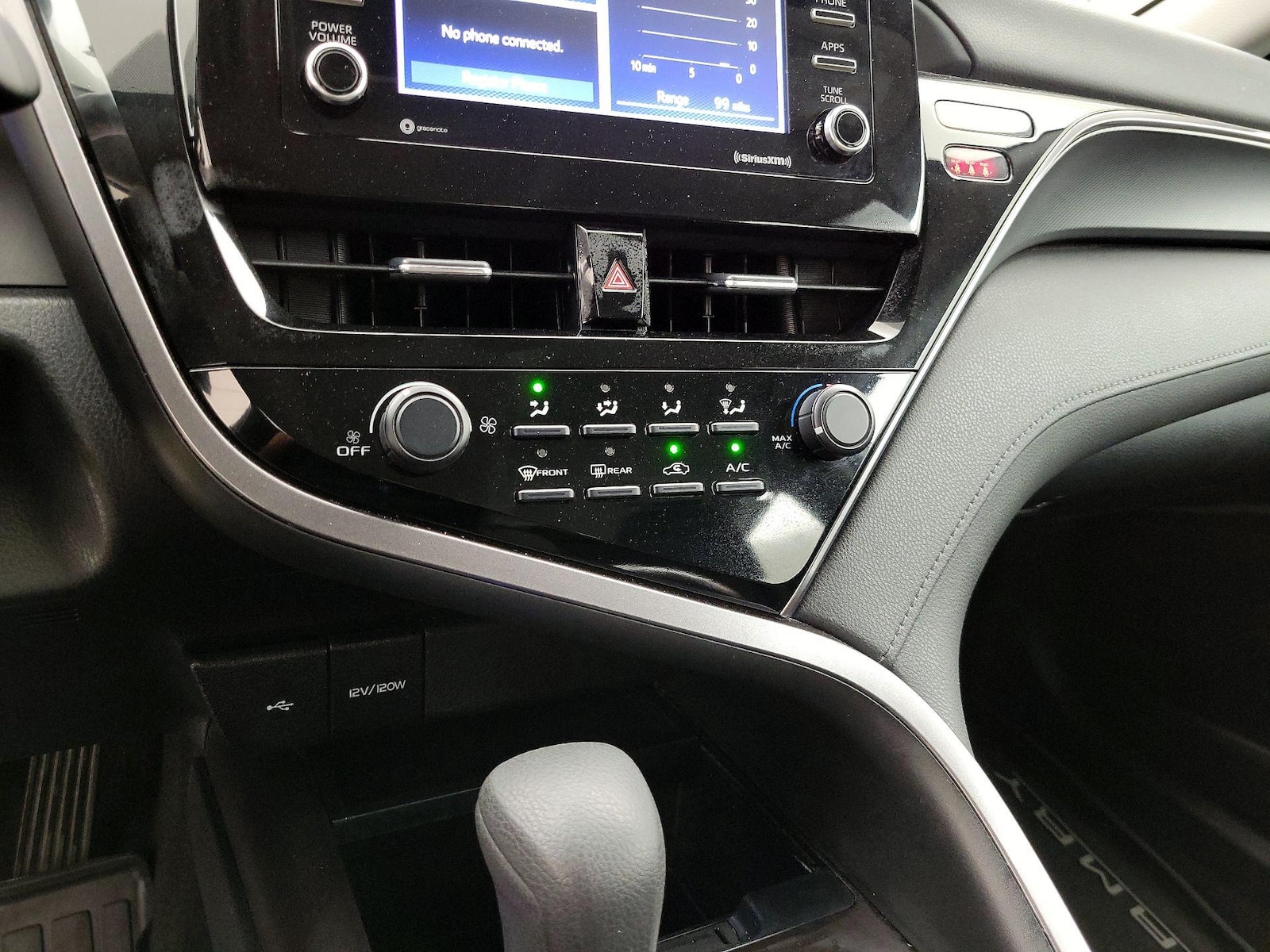 2021 Toyota Camry LE - Photo 17