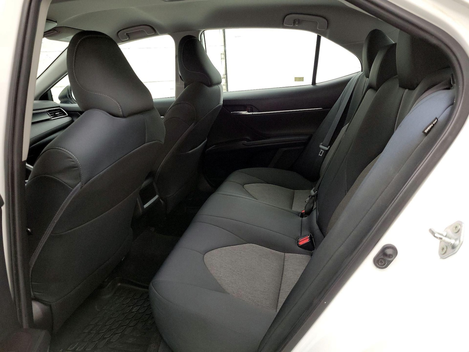 2021 Toyota Camry LE - Photo 20