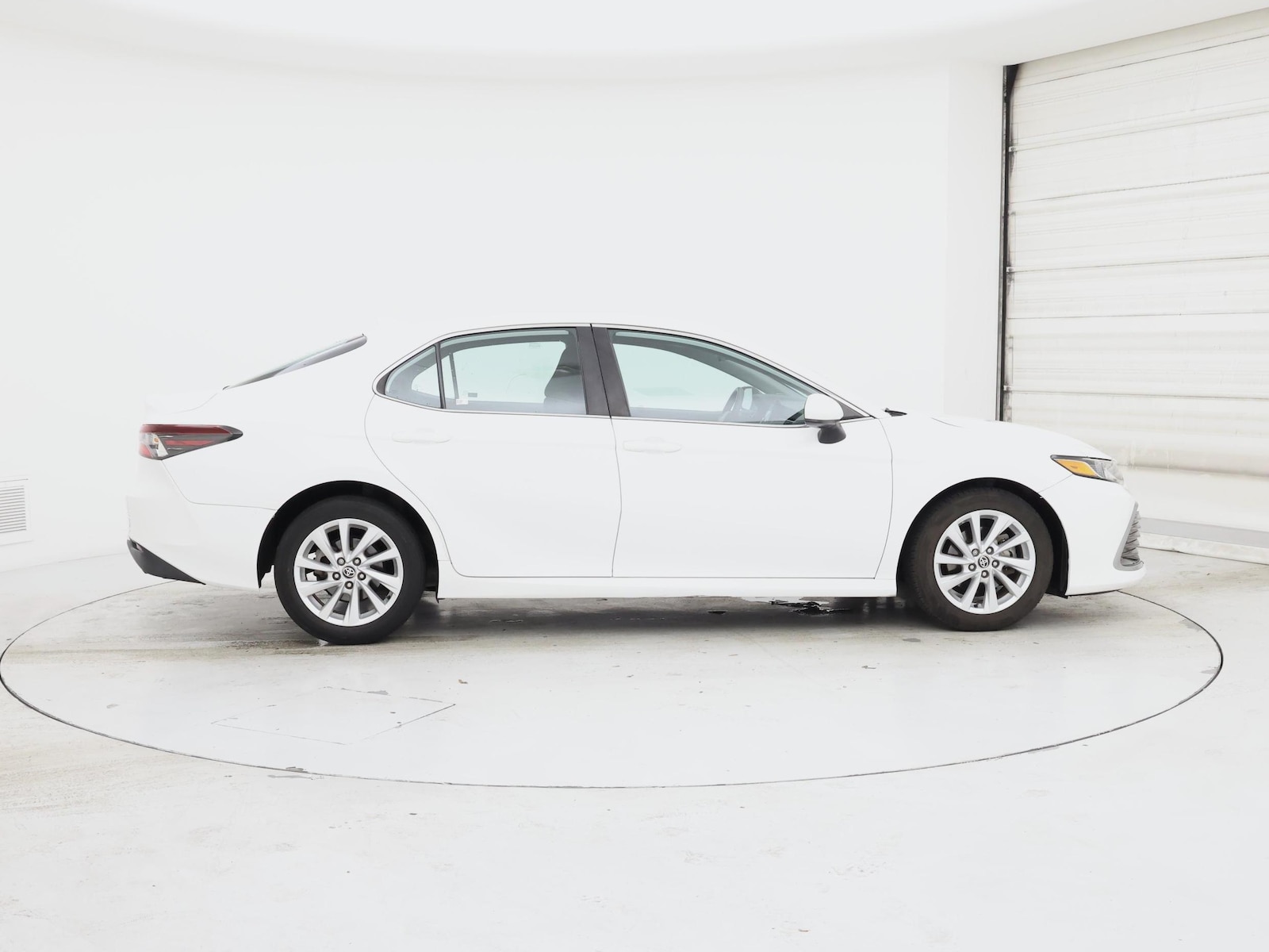 2021 Toyota Camry LE - Photo 8