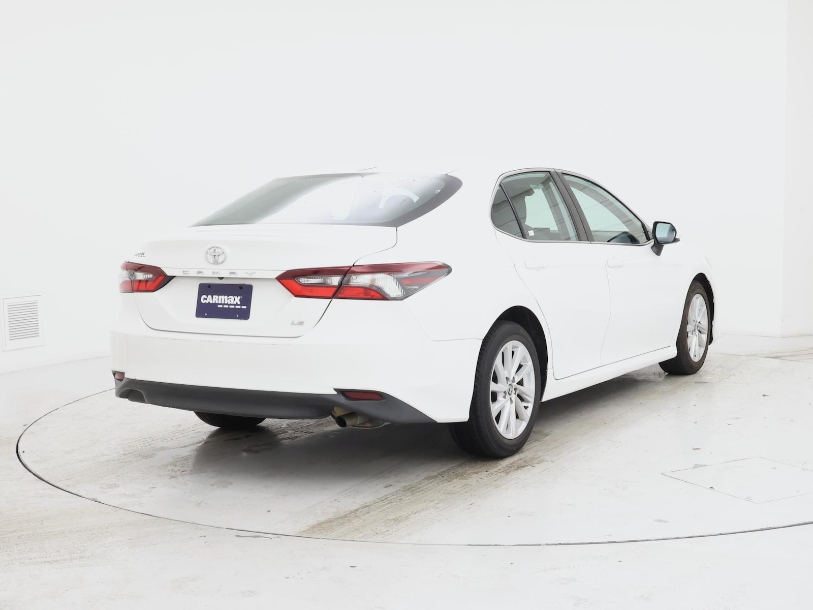 2021 Toyota Camry LE - Photo 9