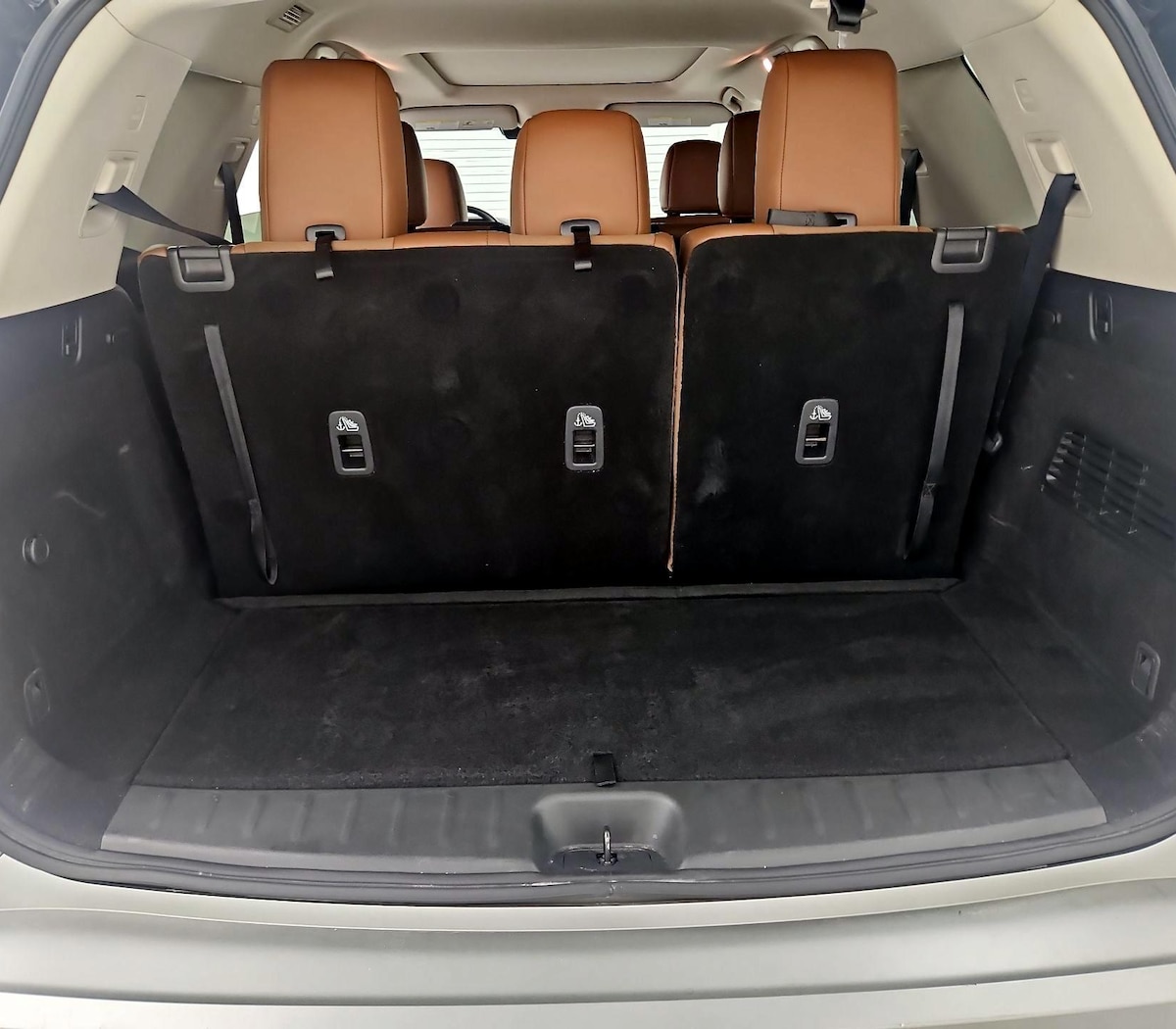 Trunk/Cargo (Seats Up)