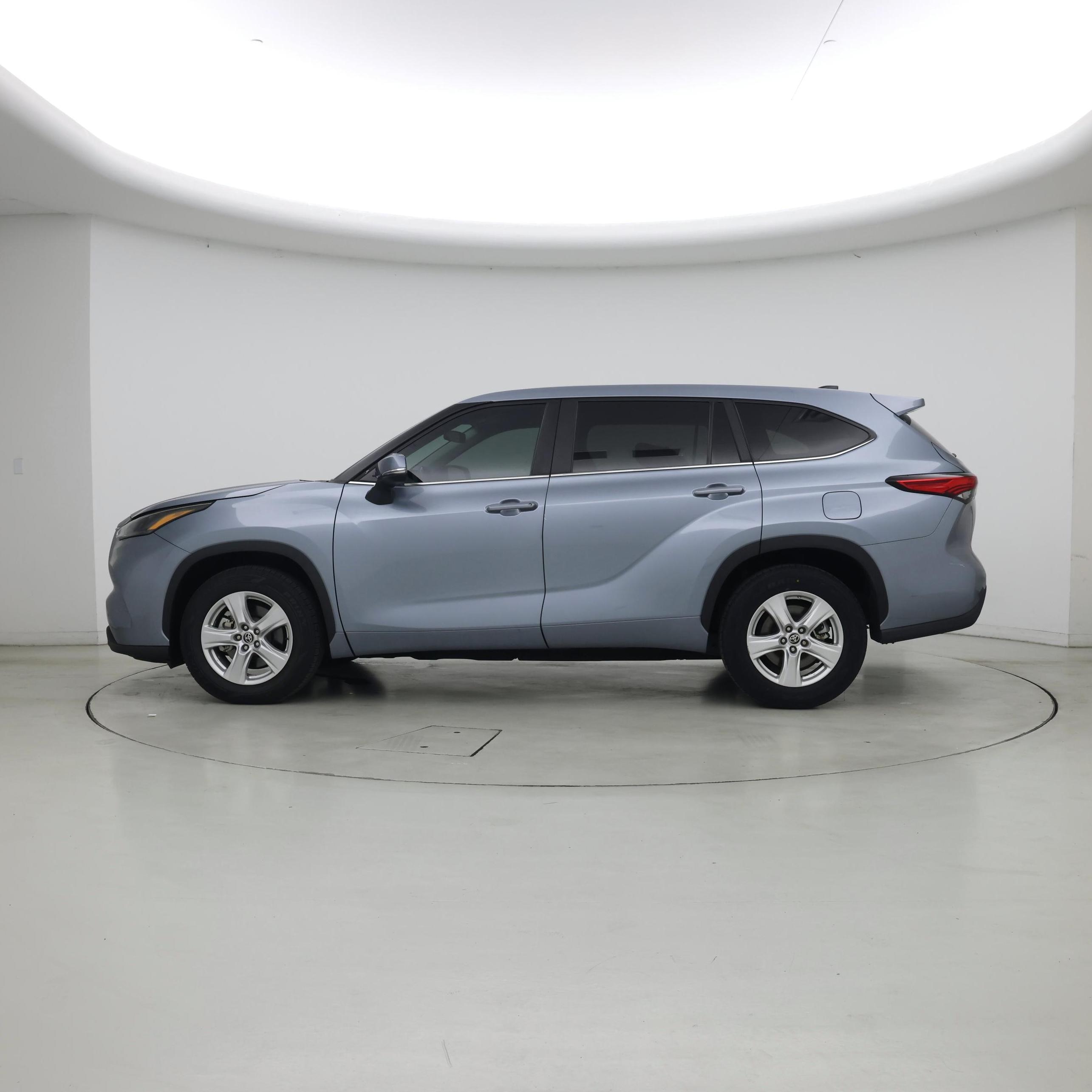 Thumbnail: 2023 Toyota Highlander - 3