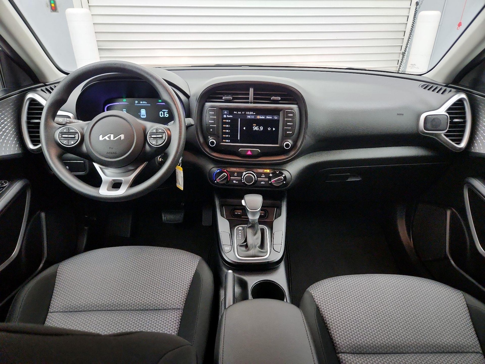 2025 Kia Soul LX - Photo 10