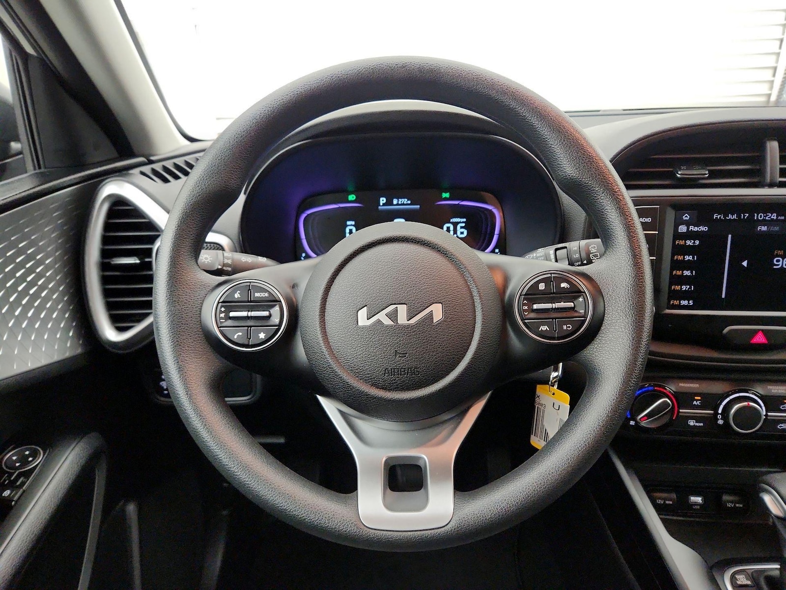 2025 Kia Soul LX - Photo 11