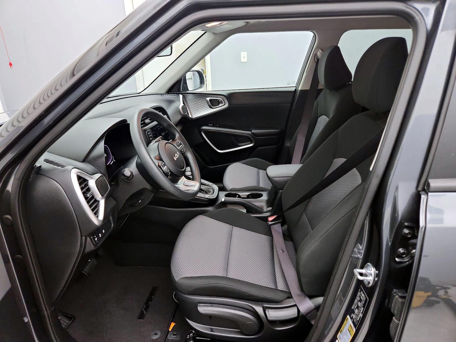 2025 Kia Soul LX - Photo 12