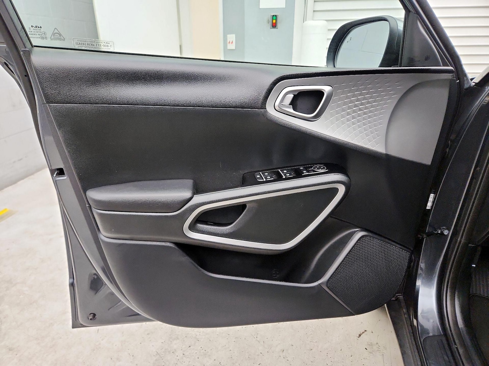 2025 Kia Soul LX - Photo 13