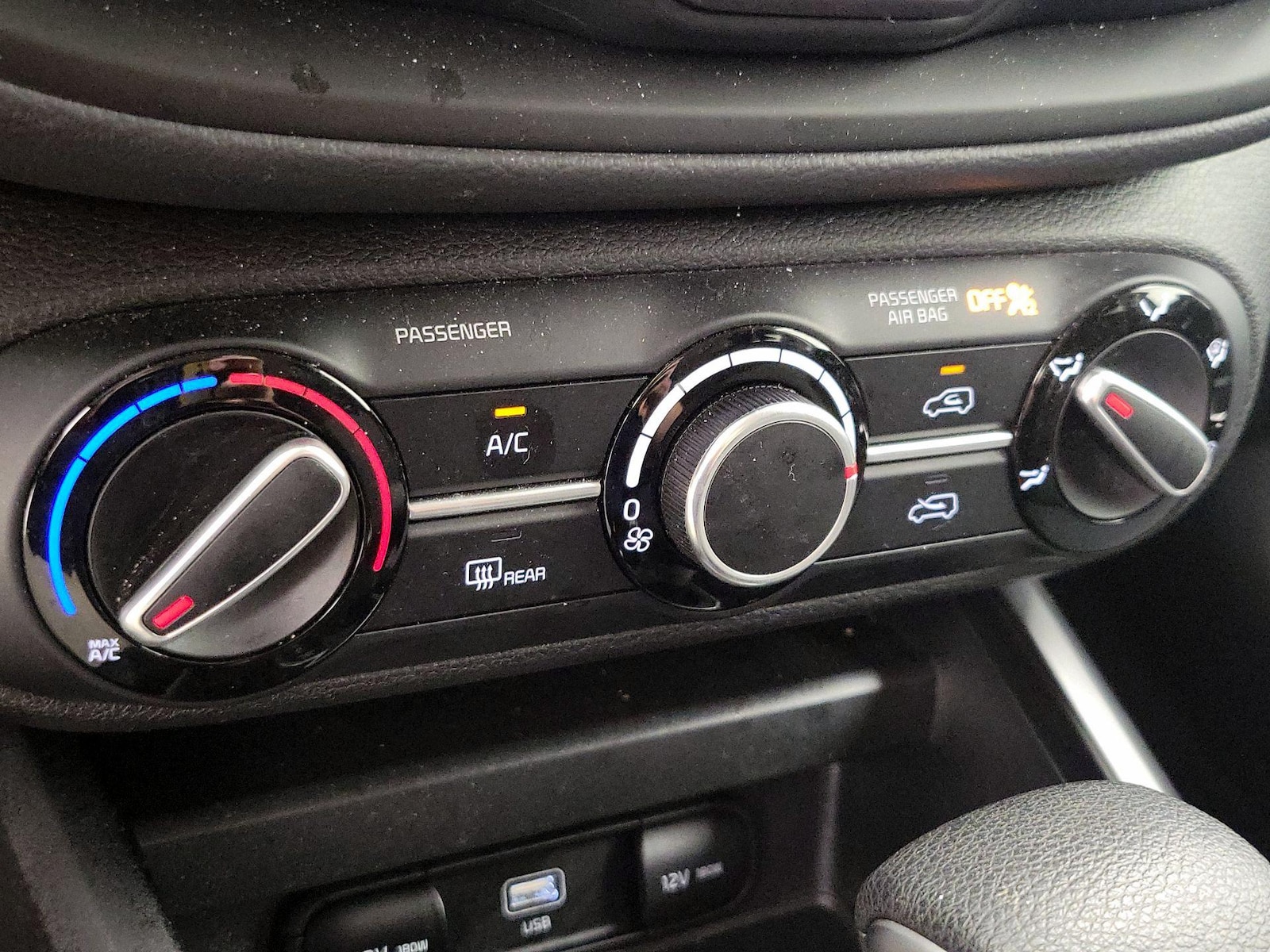2025 Kia Soul LX - Photo 17