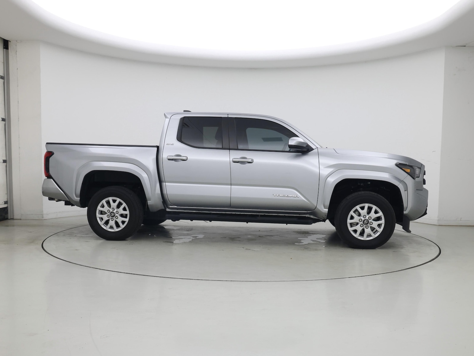 2024 Toyota Tacoma SR5 - Photo 8