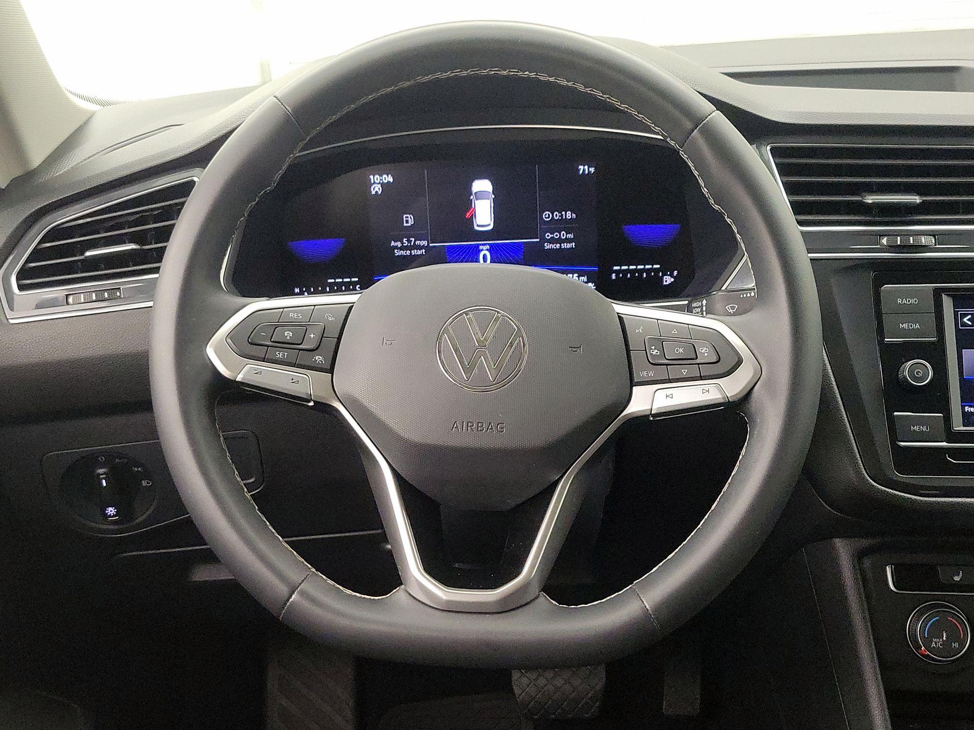 Thumbnail: 2023 Volkswagen Tiguan - 10