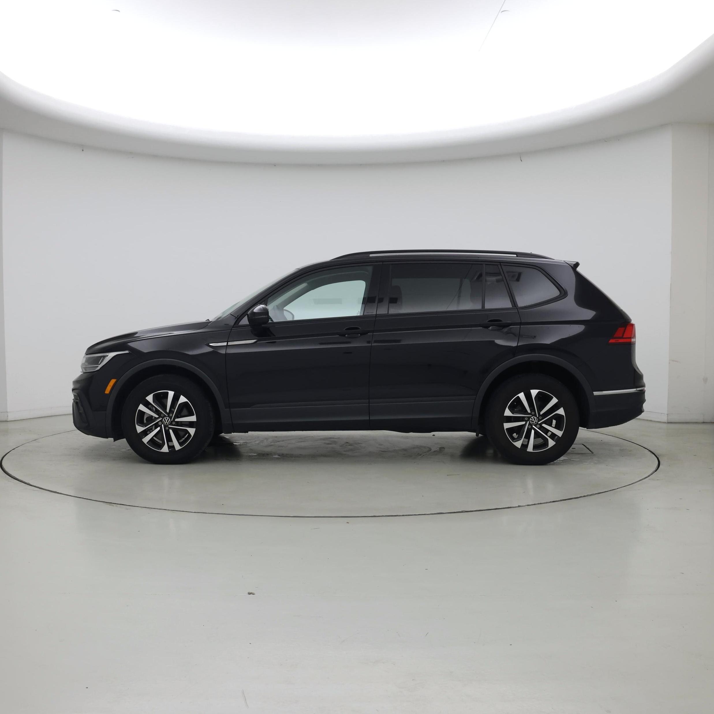 Thumbnail: 2023 Volkswagen Tiguan - 3