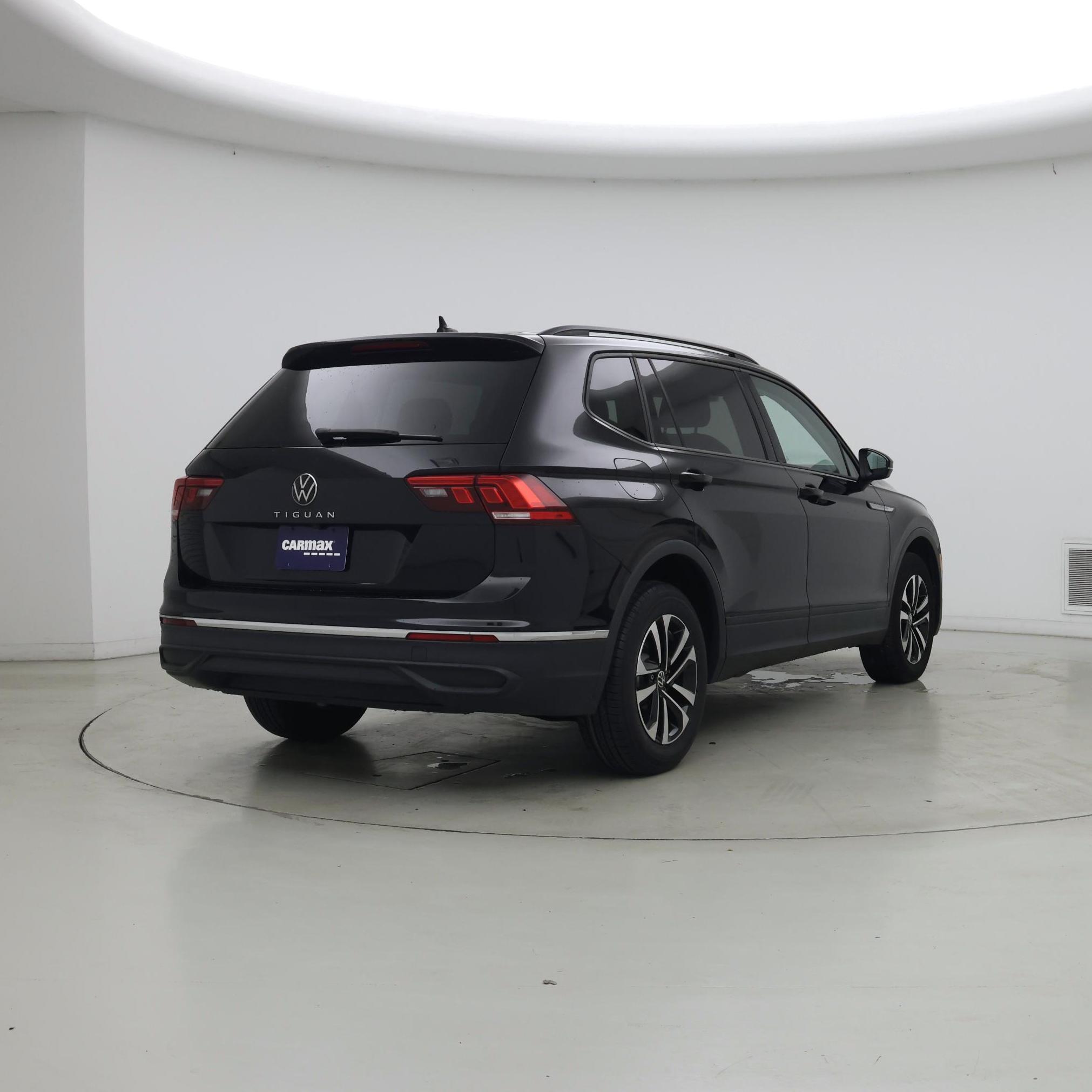 Thumbnail: 2023 Volkswagen Tiguan - 8